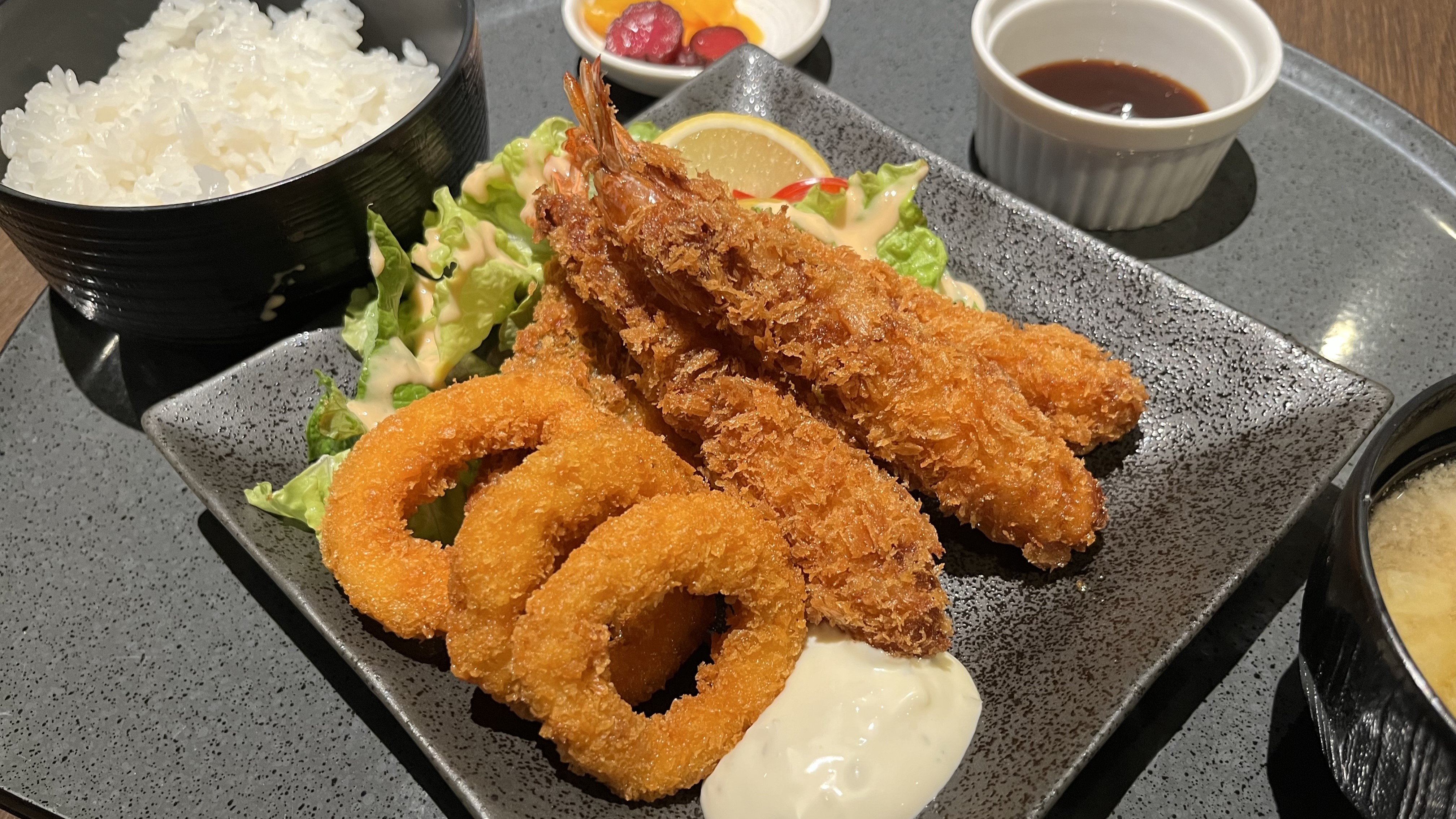 ミックスフライ定食