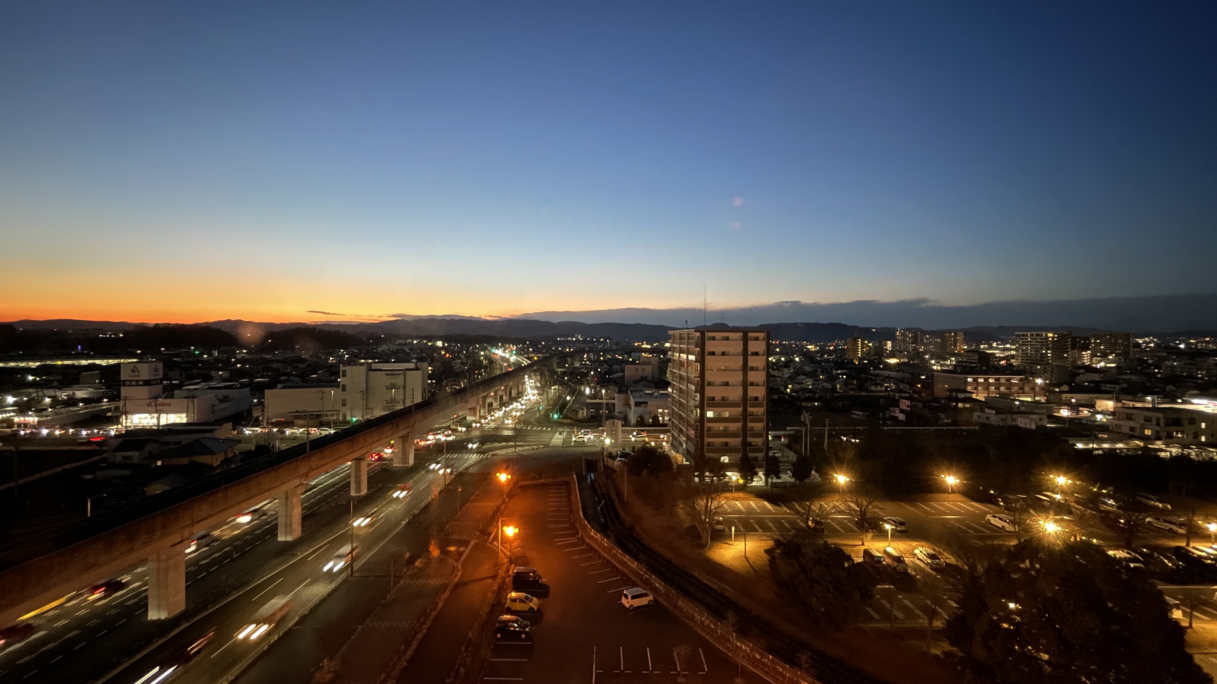 西側（山側）夕方の景色