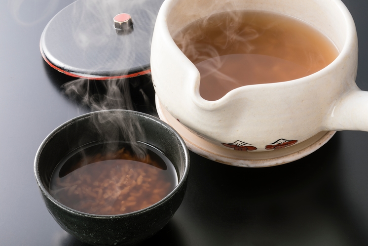 朝食：大和の茶がゆ～あられをかけて召し上がれ～ほっと体に染み渡る優しいお目覚めを。
