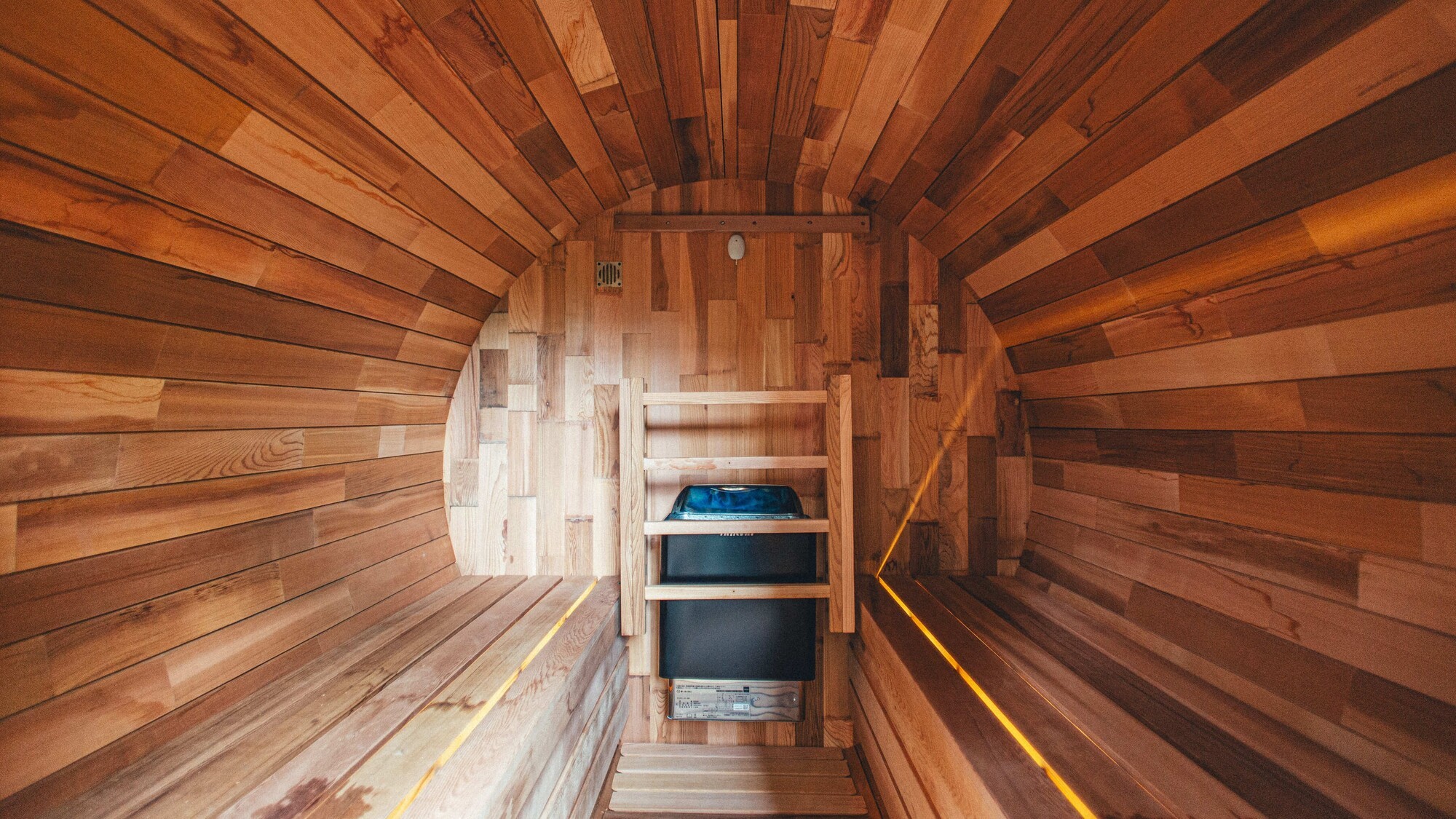 サウナ内側