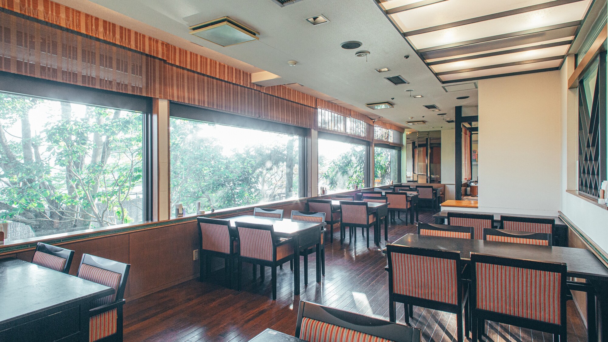 食事会場イステーブル席