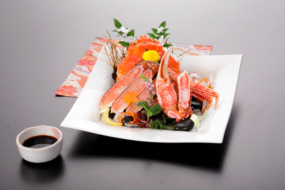 2025 料理長一押【蟹のフルコース会席】蟹刺し、焼き蟹、茹で蟹など蟹2杯を堪能＜本館リバービュー＞