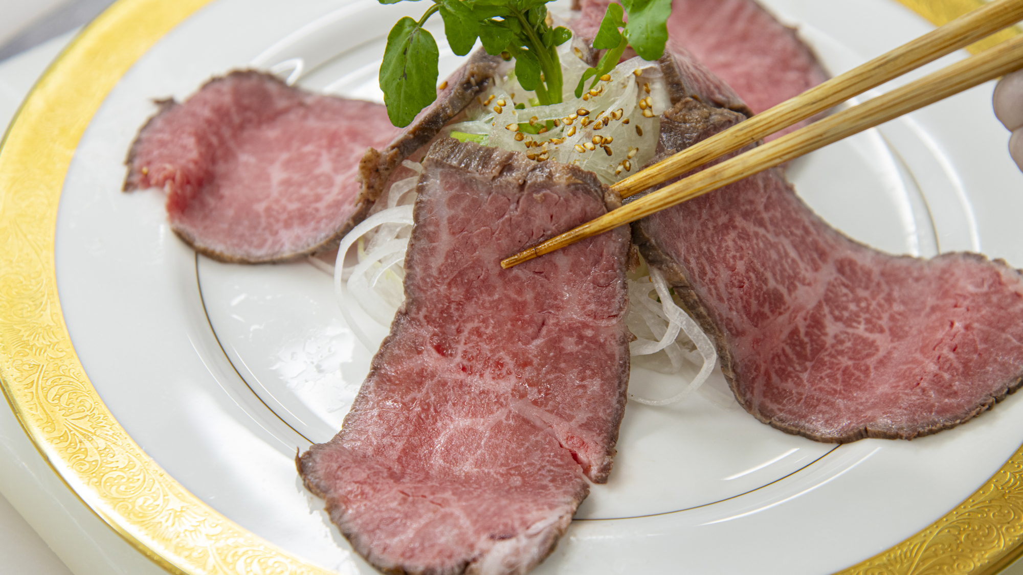 *夕食_神戸牛ローストビーフ（調理一例）
