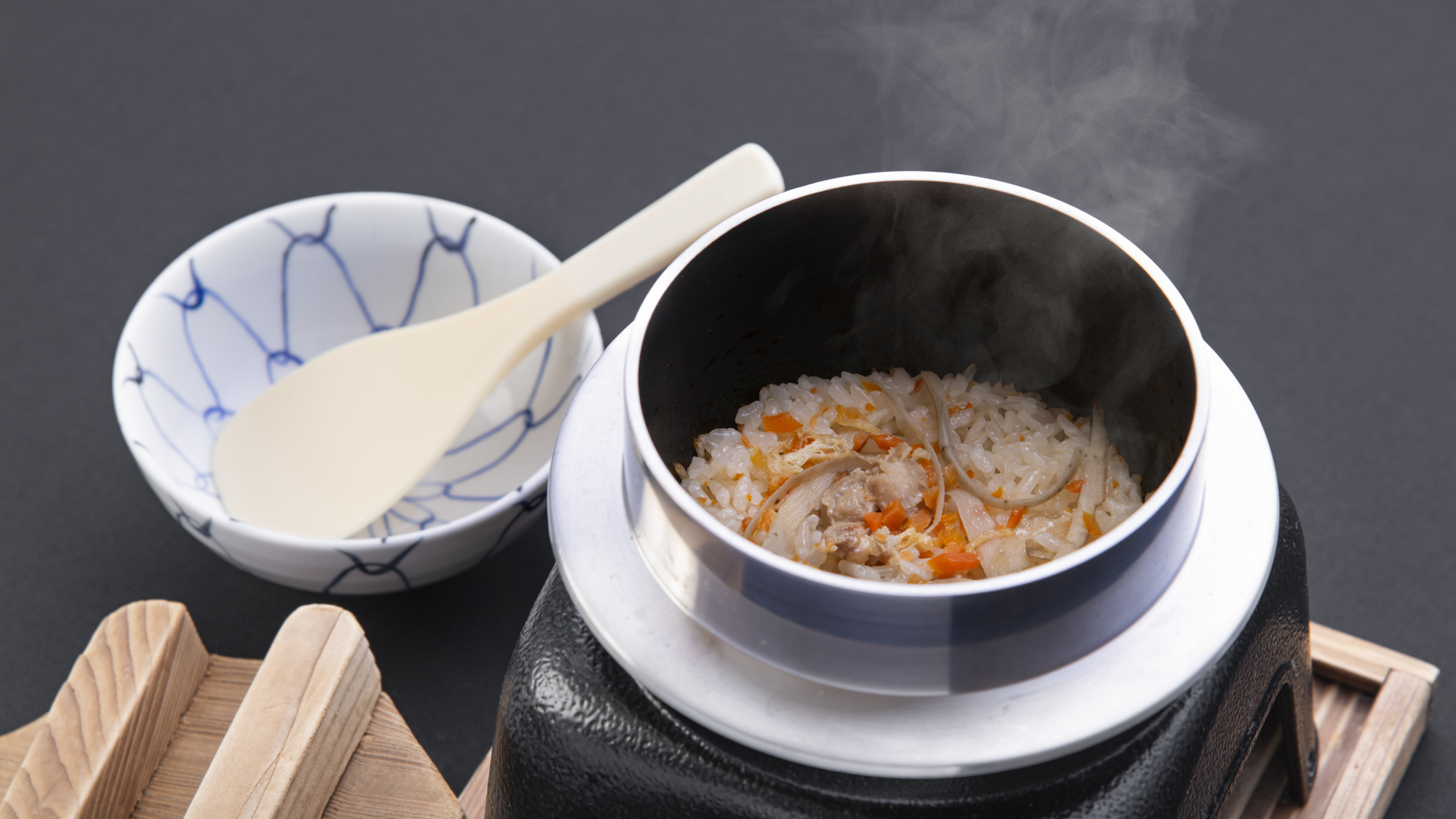 *夕食_釜めし（一例）