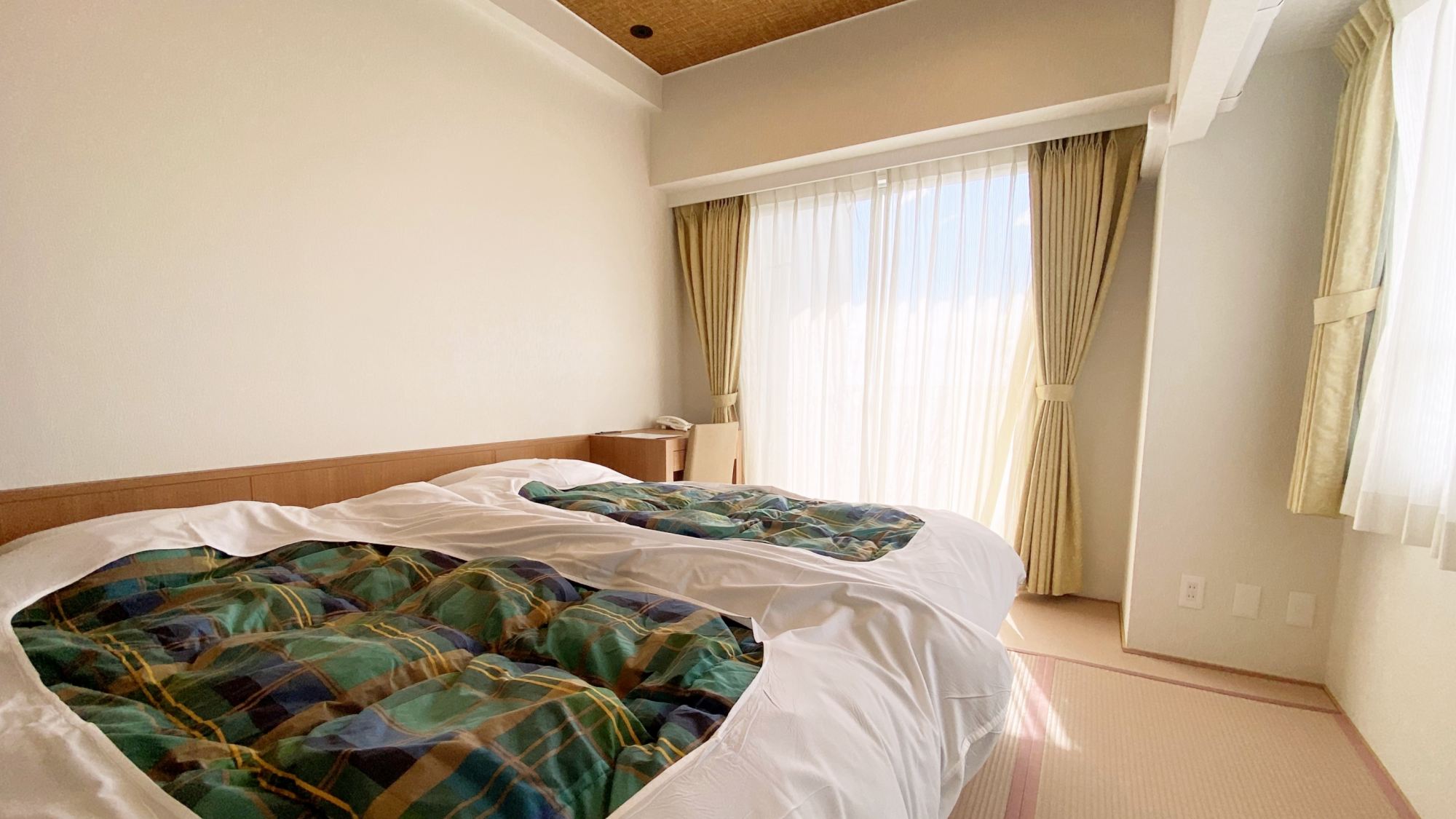 *【客室】洋室トイレ付/1～2名様用。清潔感と開放感に包まれた和モダンなツインベッドのお部屋。