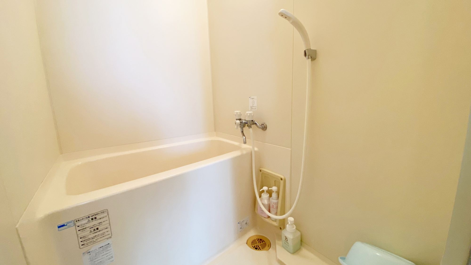 *【客室設備】シンプルで使いやすいユニットバス完備。