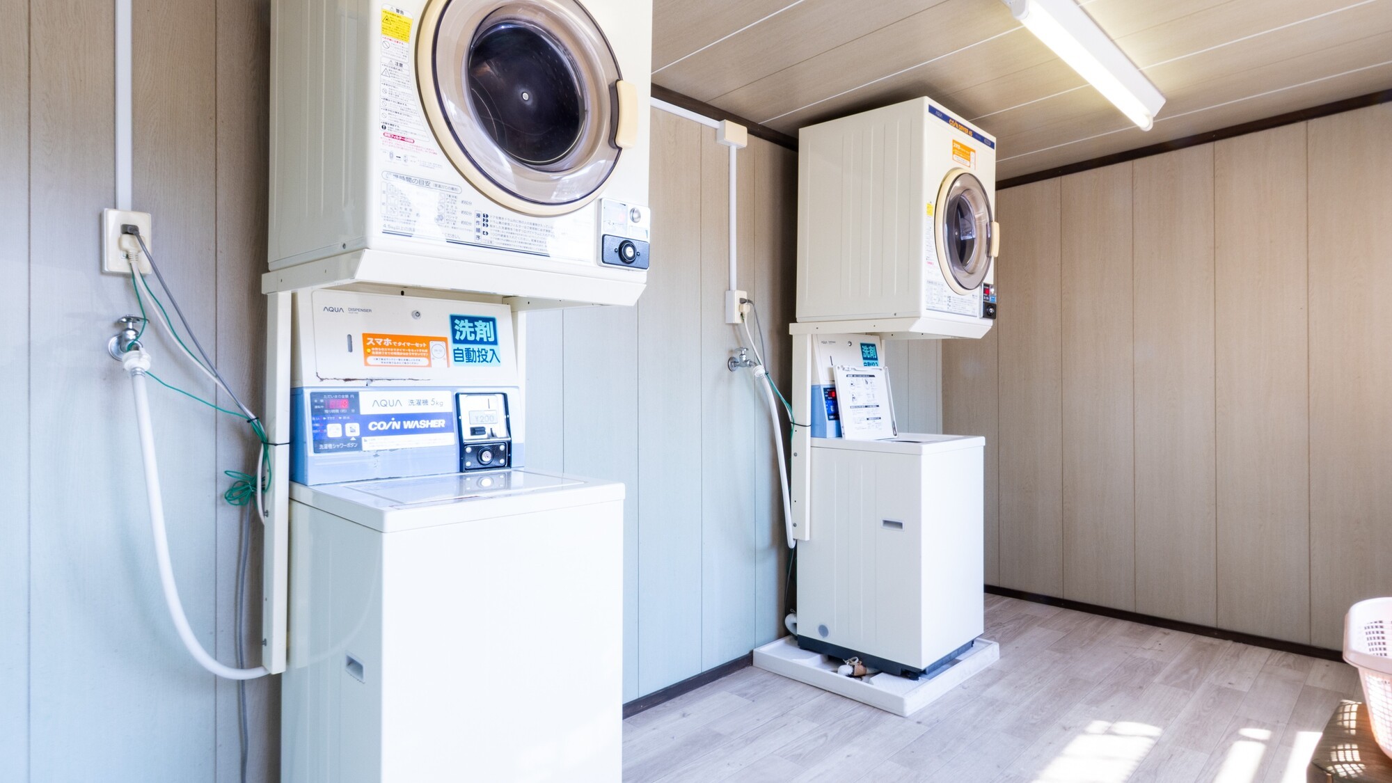コインランドリー（屋外）