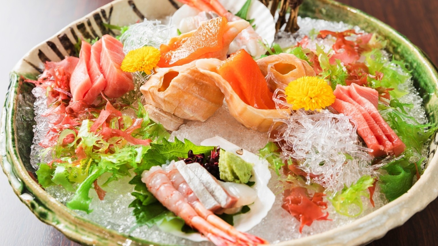 【アップグレード／地酒2種飲み比べ】“地元民でも入手が困難”希少価値の高い日本酒を嗜む（2食付）