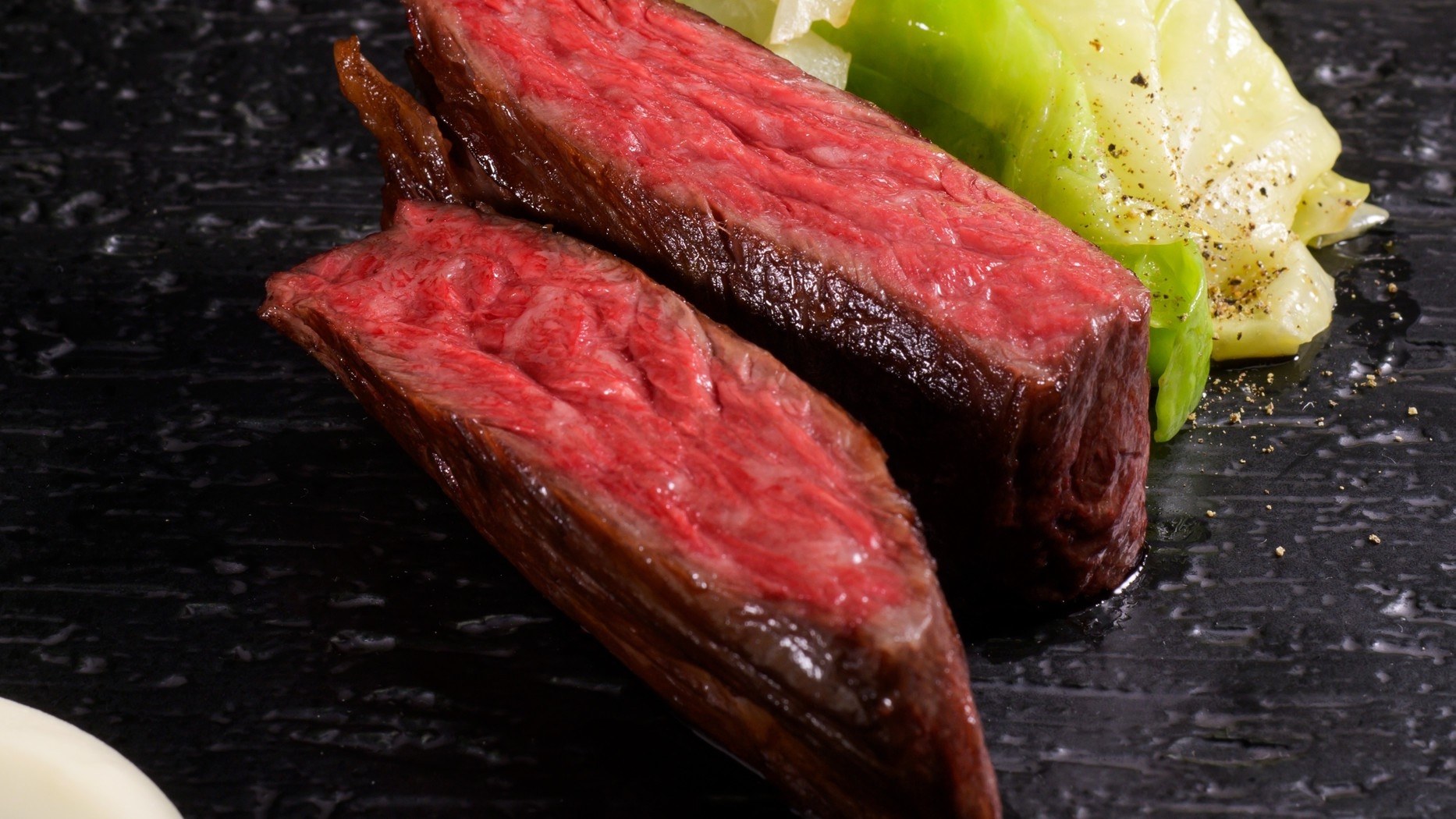 【期間限定 倉石牛ハラミステーキプラン】自然に抱かれた八甲田で、倉石牛の旨みを愉しむ（夕朝食付き）＞