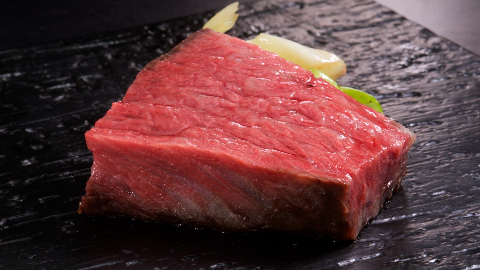 【期間限定 倉石牛サーロインプラン】自然に抱かれた八甲田で、倉石牛の旨みを愉しむ（夕朝食付き）＞