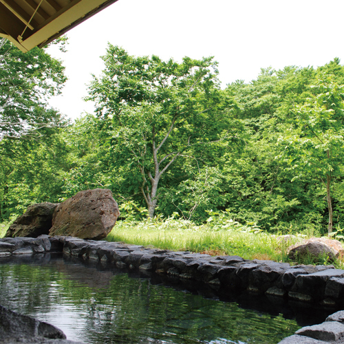 【노천탕】야코다 지구에서 유일하게 올 시즌 입욕을 할 수 있는 원천 싱크대의 노천탕입니다.
