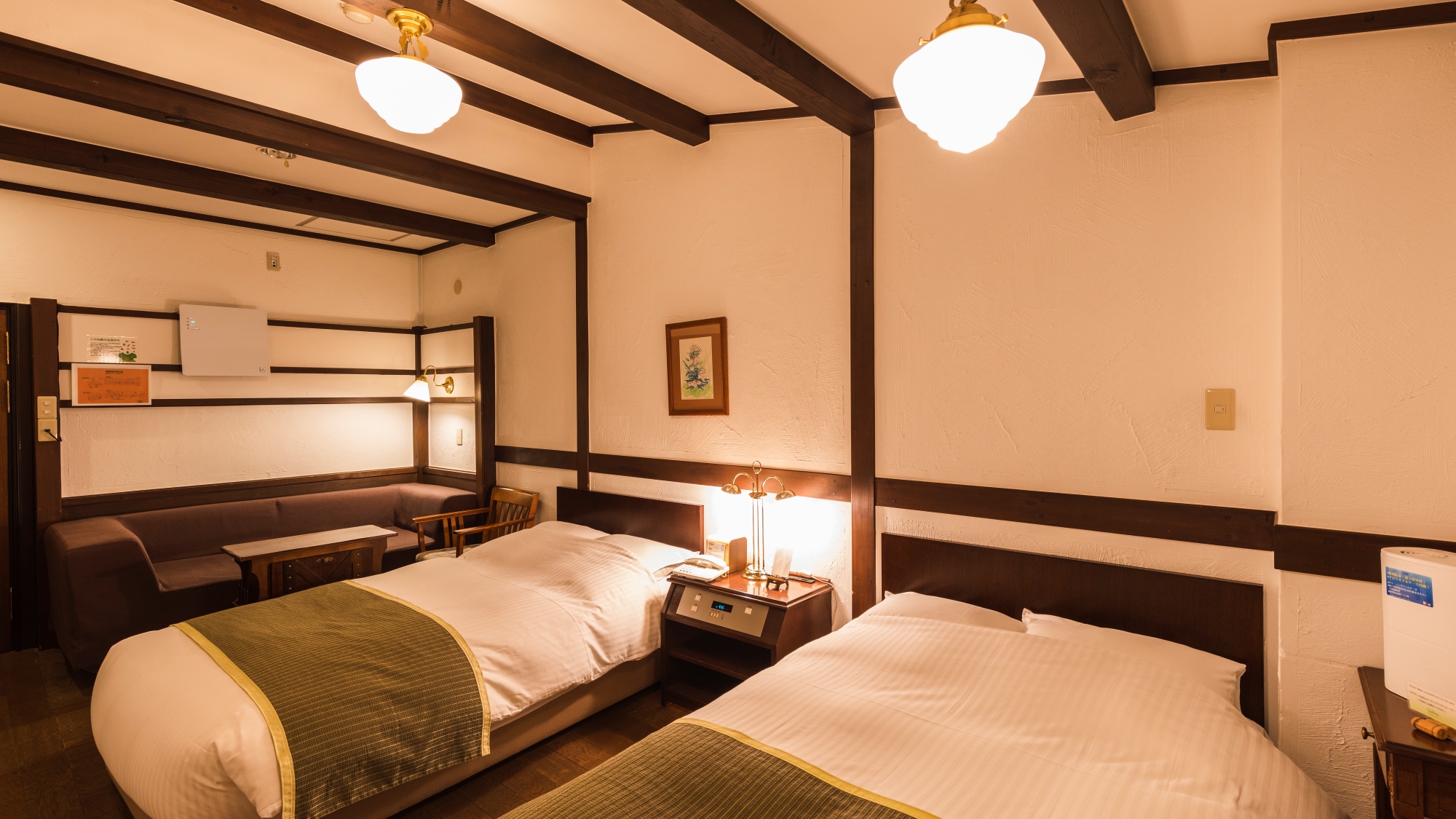 【スタンダードツイン】八甲田の四季を望む、やさしく落ち着いた雰囲気の洋室のお部屋です。