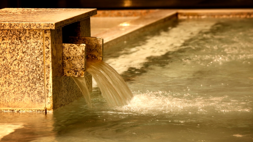 【眺望大浴場】八甲田の天然温泉は効能豊かで疲れを癒す湯です。