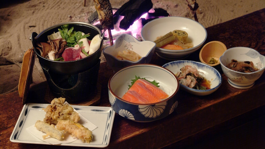 *【夕食】山菜や川魚等山川の恵みを使った、素朴なお食事をぜひご賞味下さい。