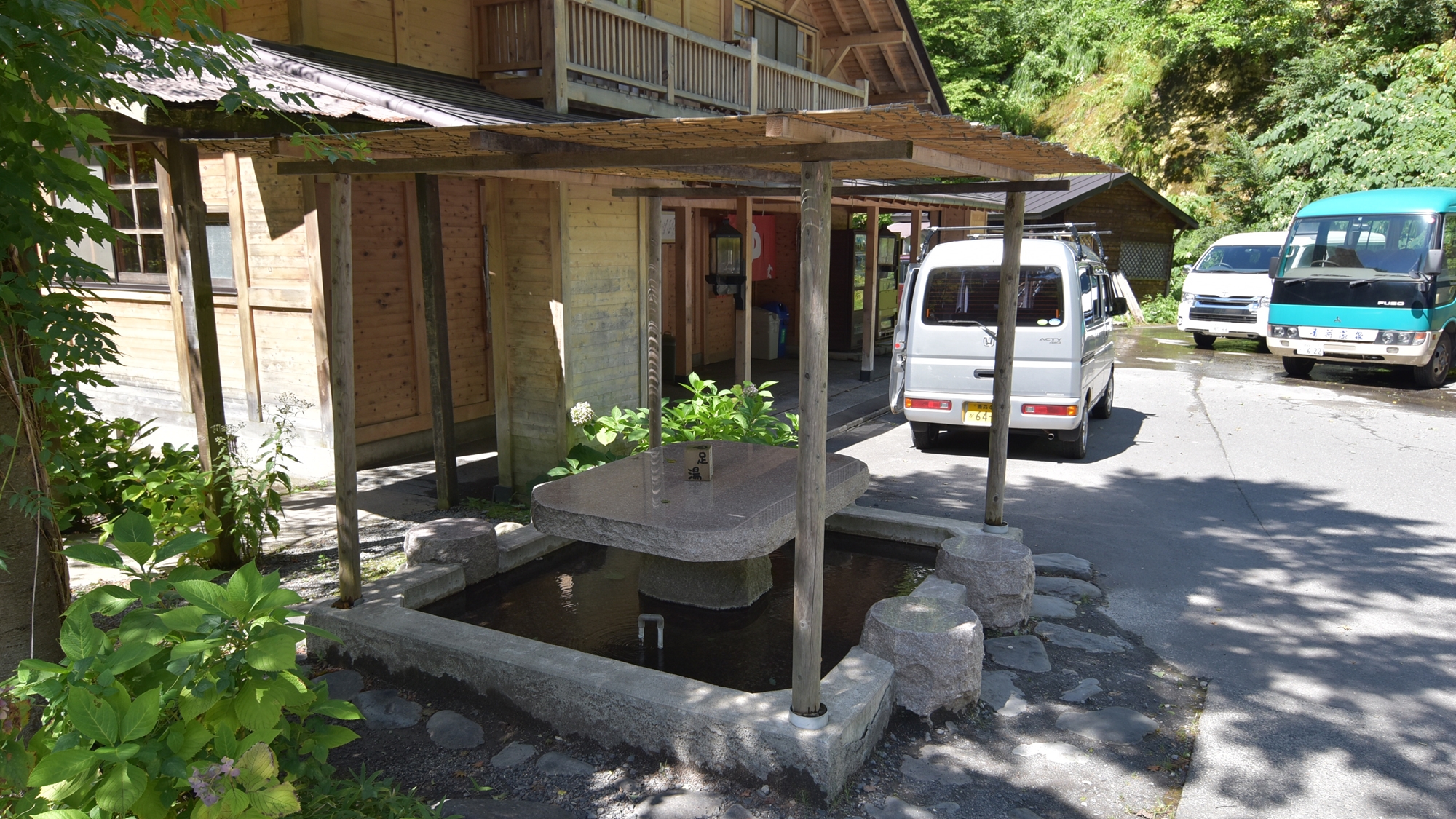 *健六の湯の隣にある足湯♪