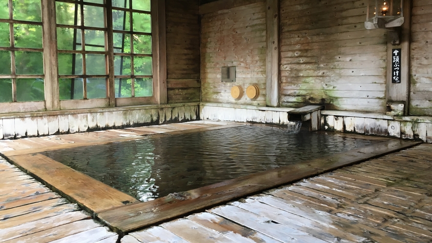 *【健六の湯】総ヒバ造りのお風呂…青森ヒバのぬくもりを感じられます。