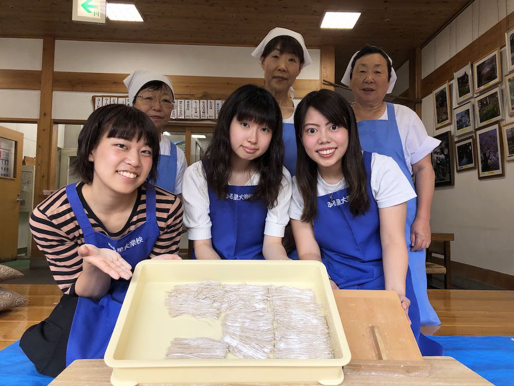 【季節の会席料理プラン】日本一のかやぶき屋根に宿泊！都会を忘れる、贅沢な田舎で里山リトリート