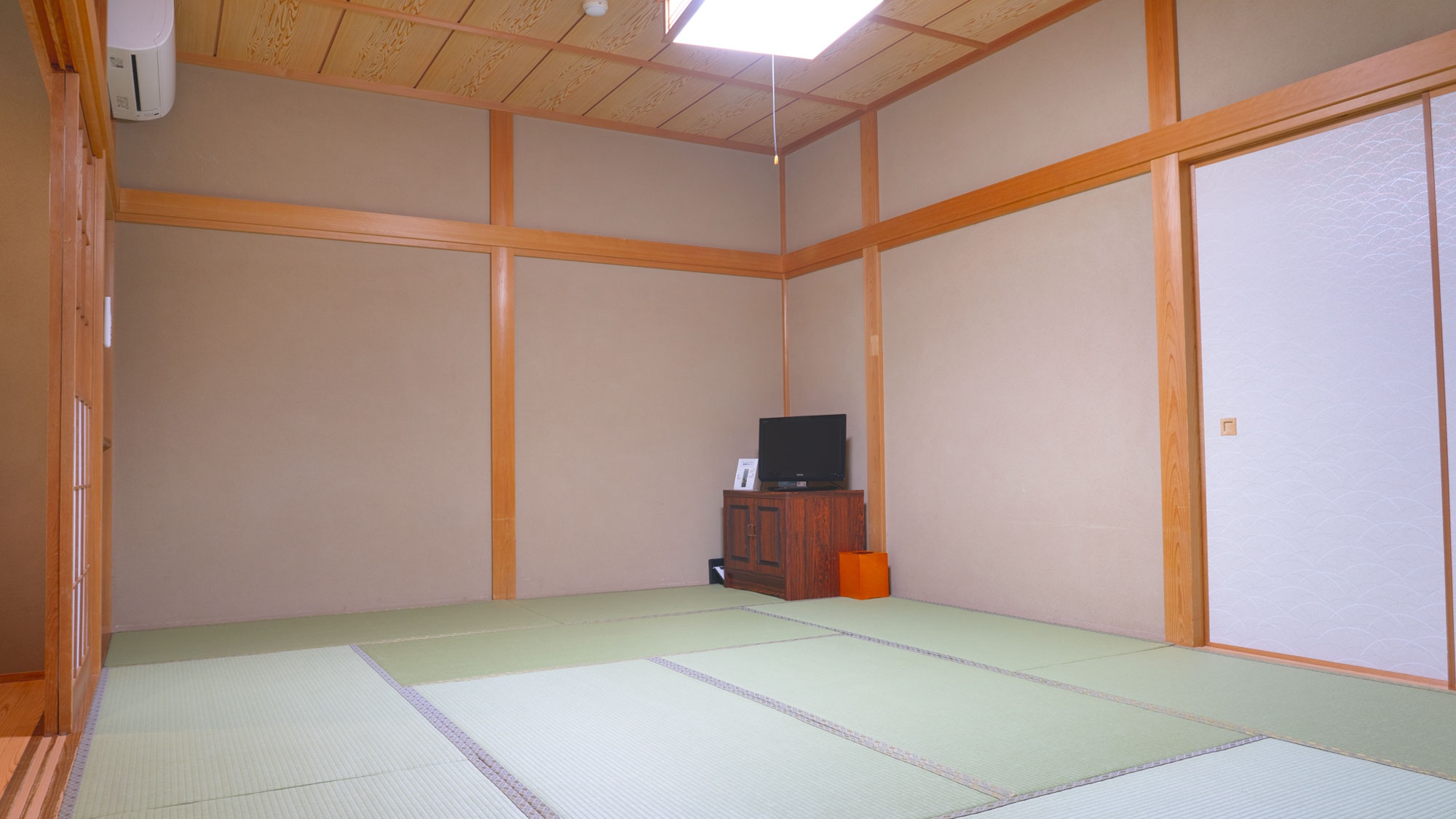 【あし】当館で１部屋のみの12畳和室です。