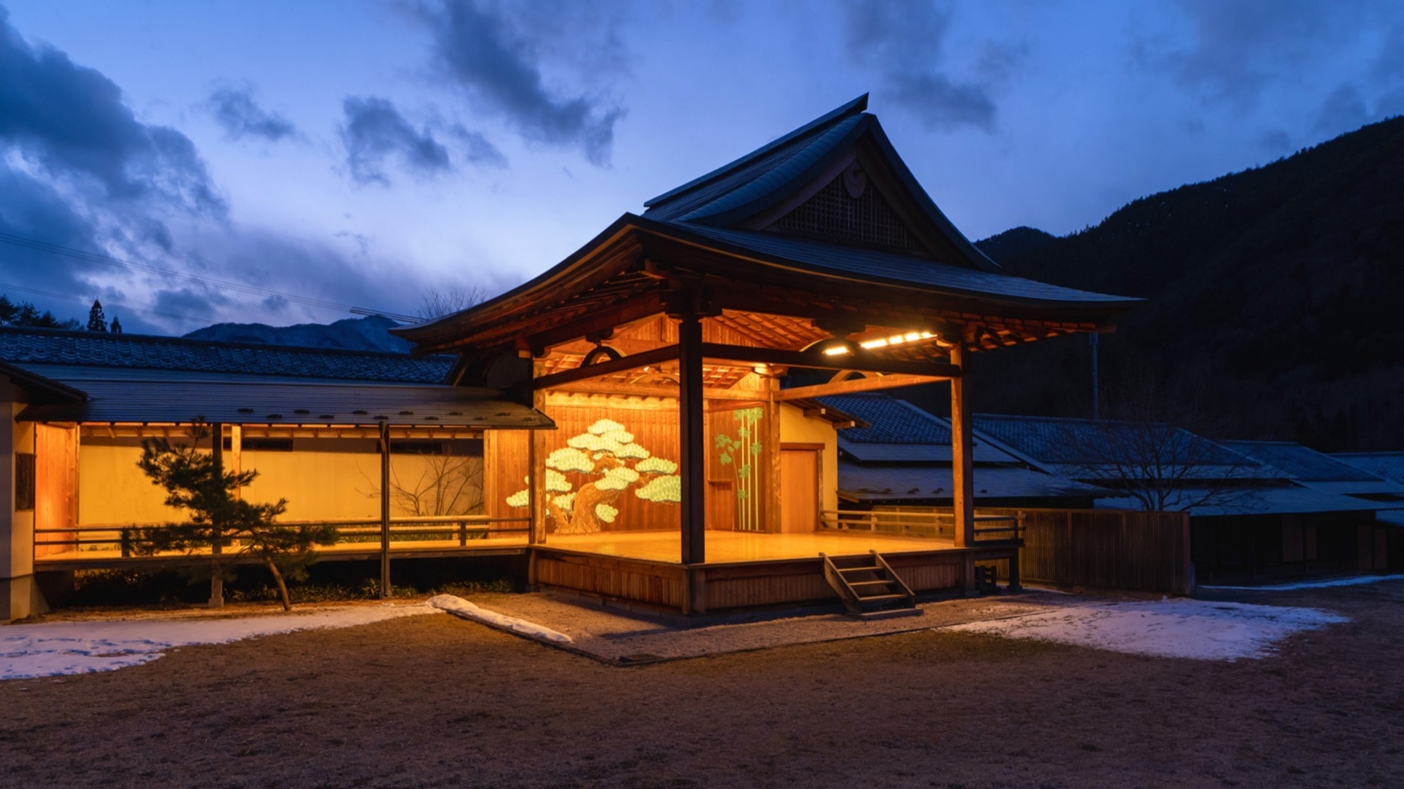 能舞台。有料にて利用可能です。イベントステージとしてもご利用頂けます。見学は自由です。