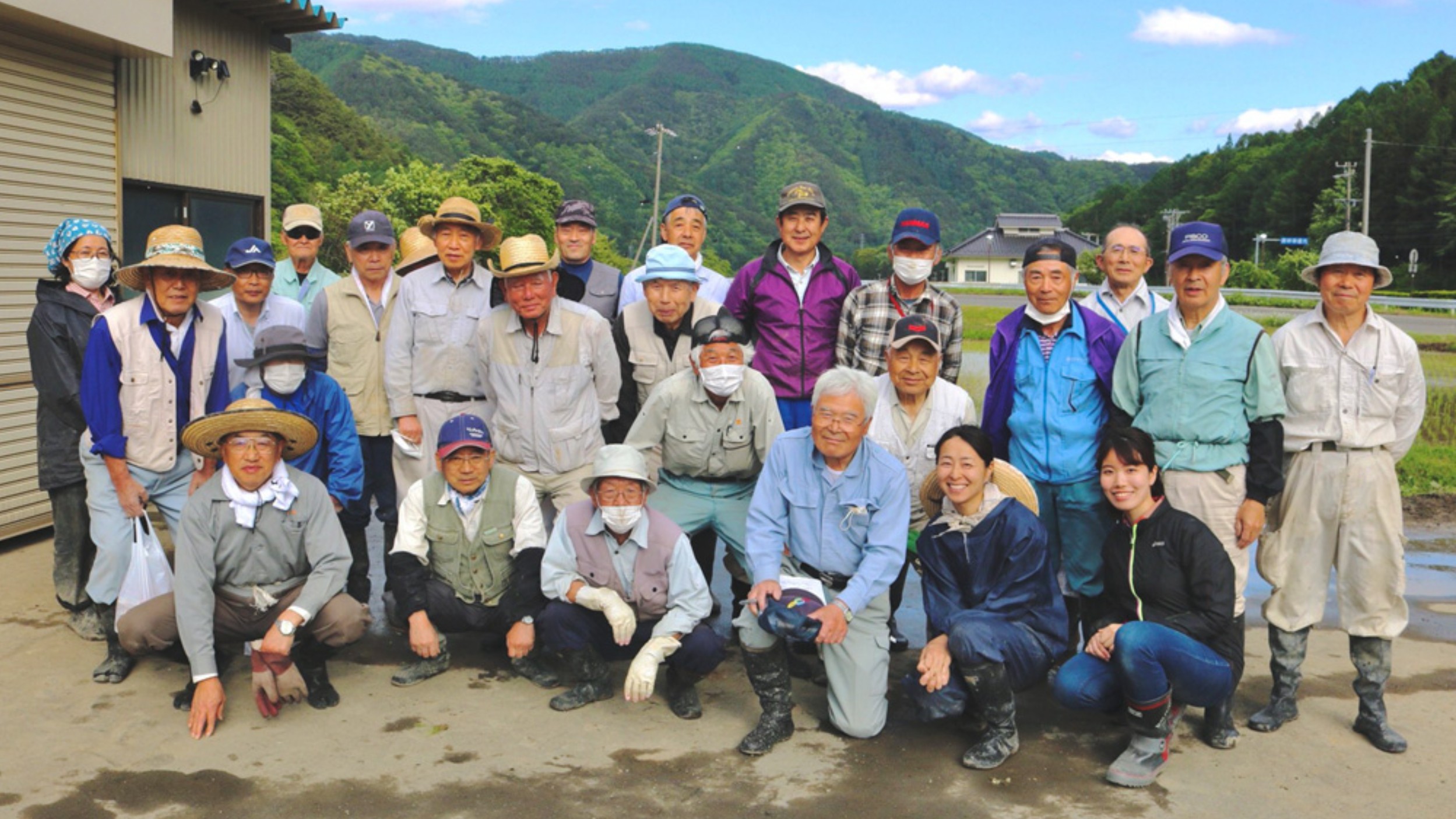 川島の里山風景の守り人である渡戸営農組合の皆さん　