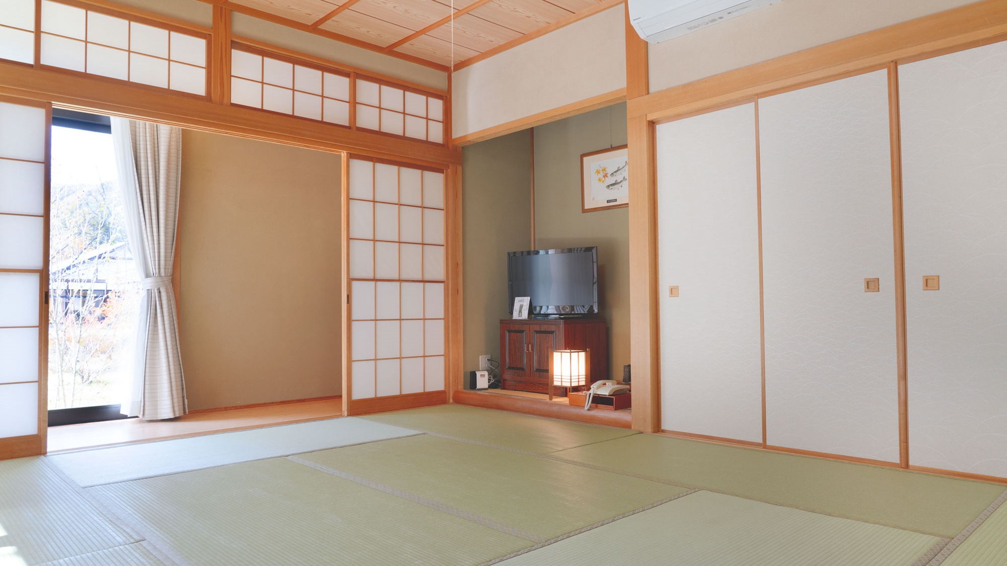 【あさぎり】和室10畳＋広々とした縁側。スタンダードタイプの和室です。