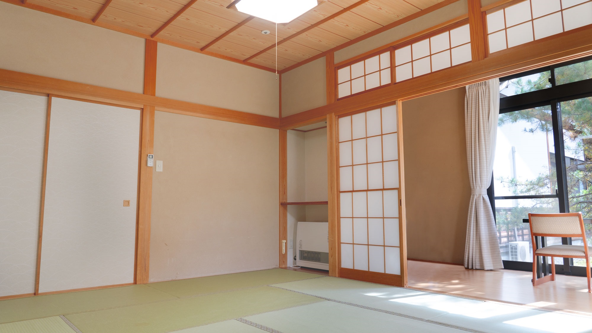 【あさぎり】和室10畳＋広々とした縁側。スタンダードタイプの和室です。