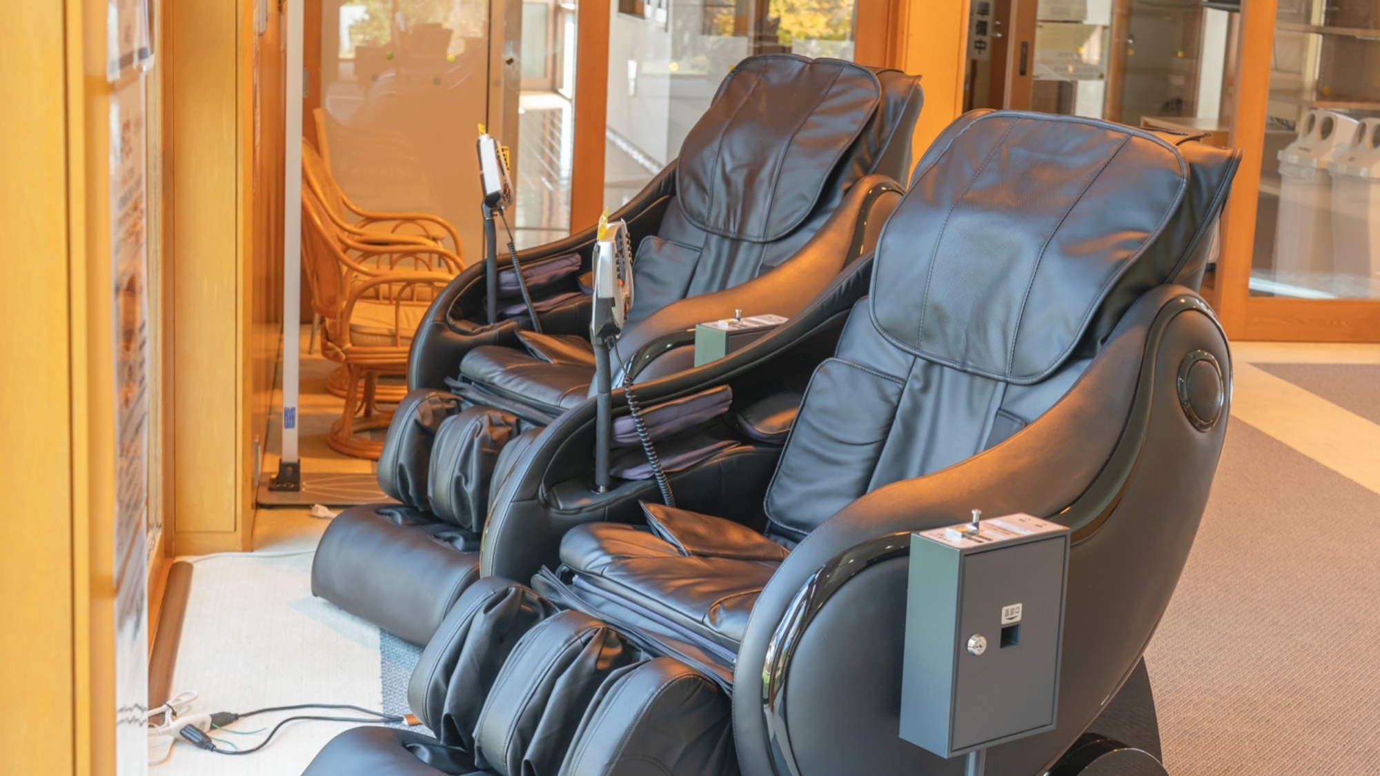 お休み処【長生の間】の『マッサージチェア』。入浴後に体をほぐし、さらにリラックスして頂けます。