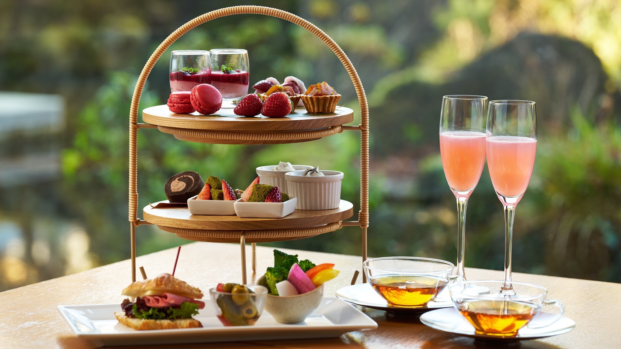 【苺アフタヌーンティー】《1日1組様限定》春薫る、優雅な午後と上質な一夜／1泊2食付