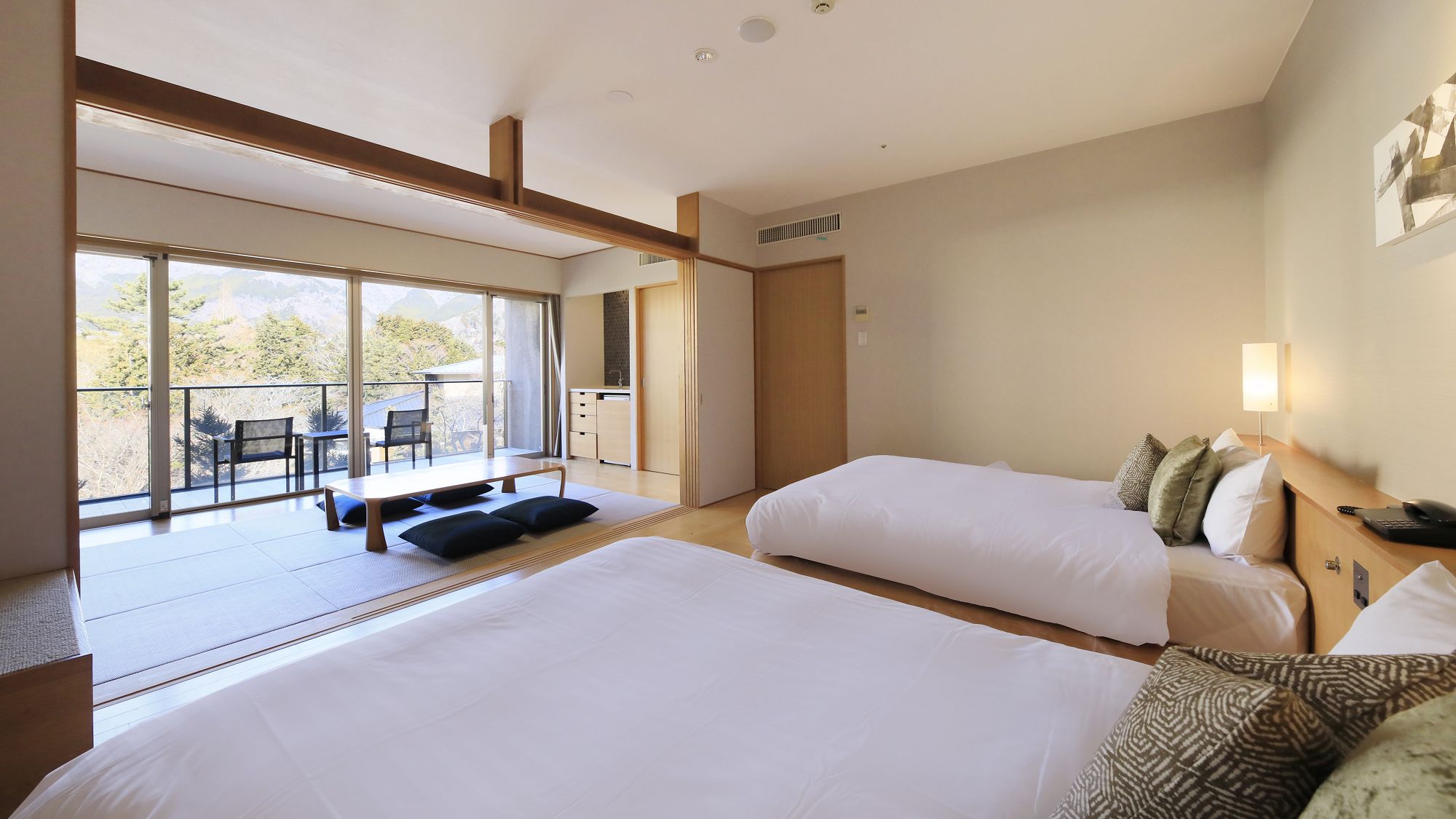 【客室温泉付き・エグゼクティブ和洋】靴を脱いでご入室いただくお部屋タイプ