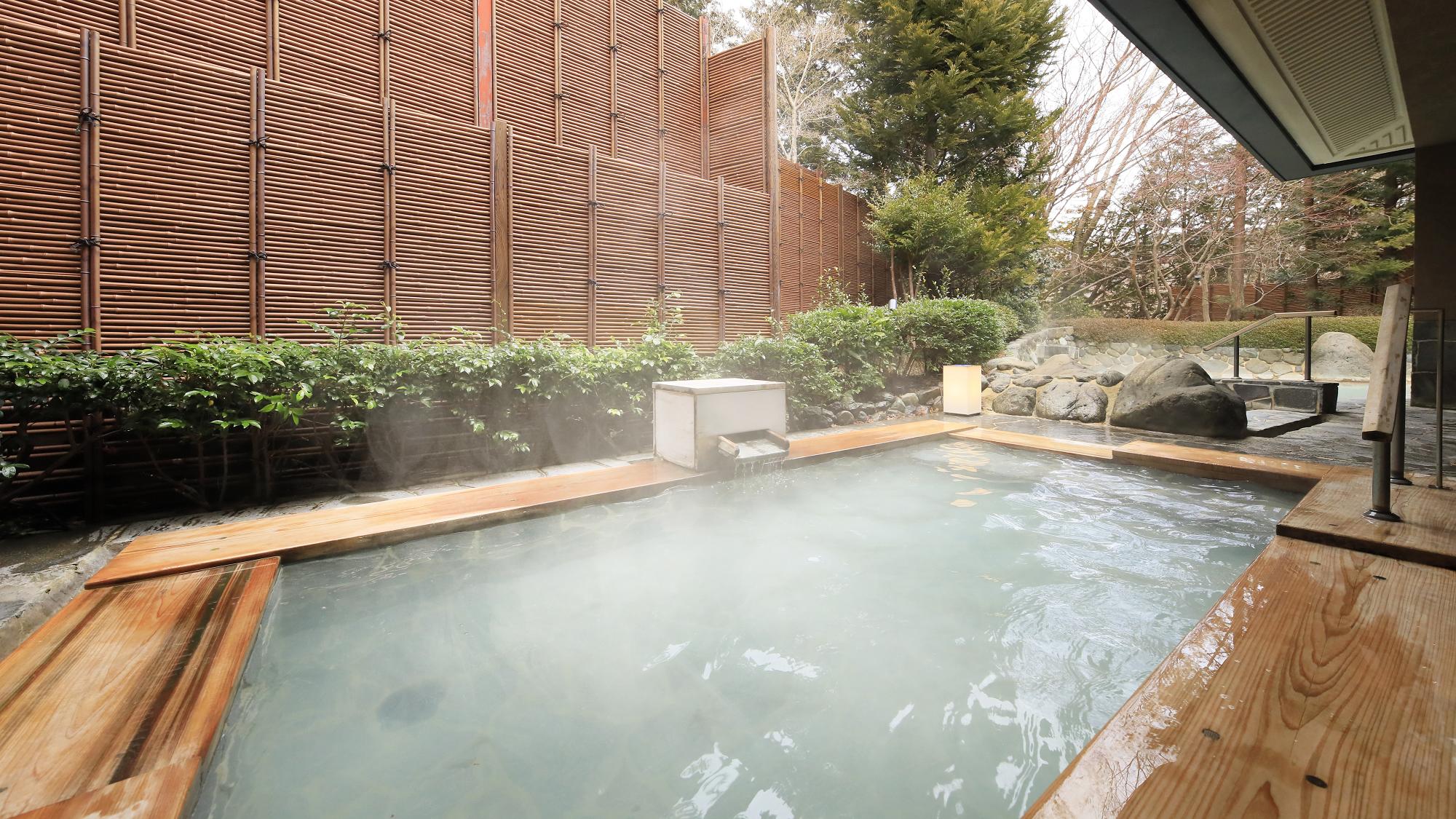 【温泉大浴場「たまゆら」】露天風呂には大涌谷の「にごり湯」を引湯