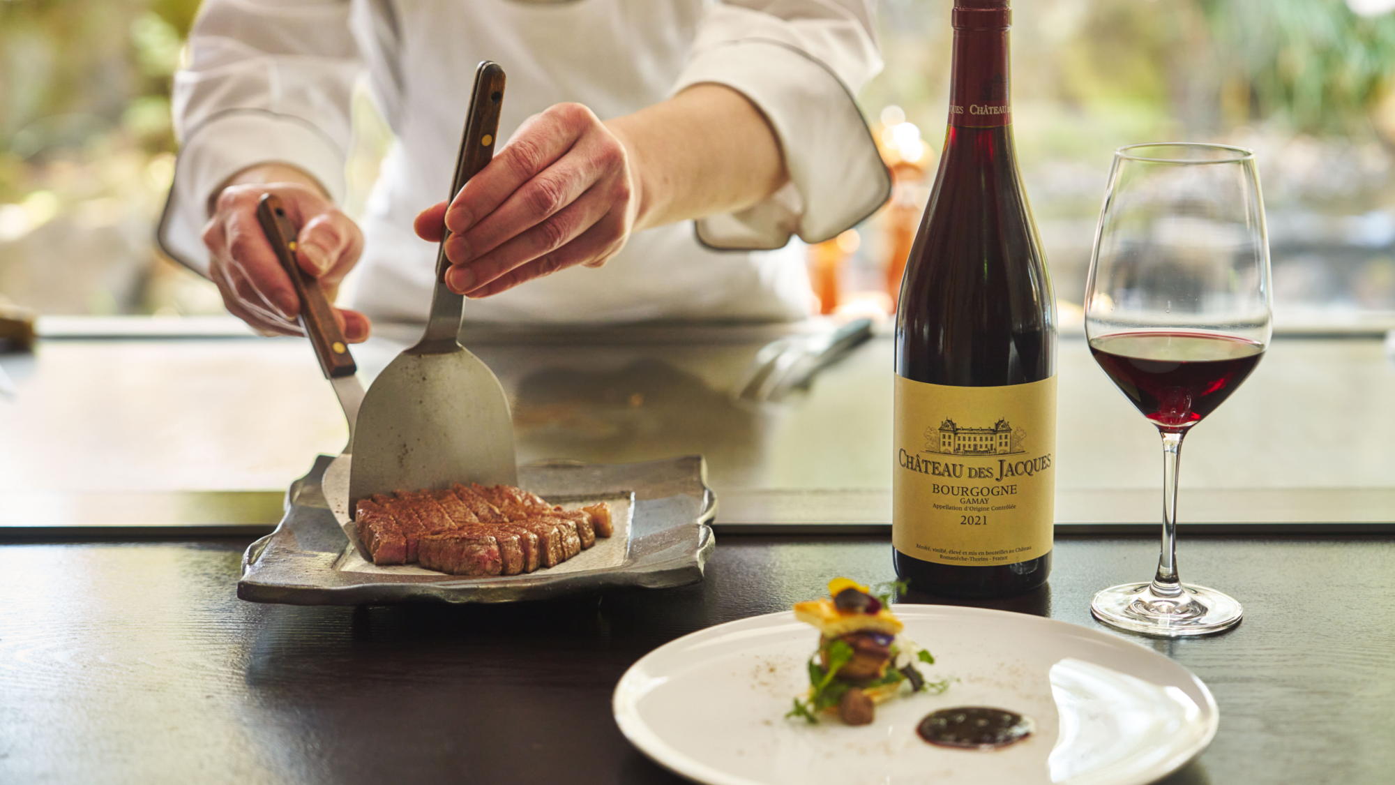 【鉄板】料理人の匠な手さばきで焼き上げる鉄板料理