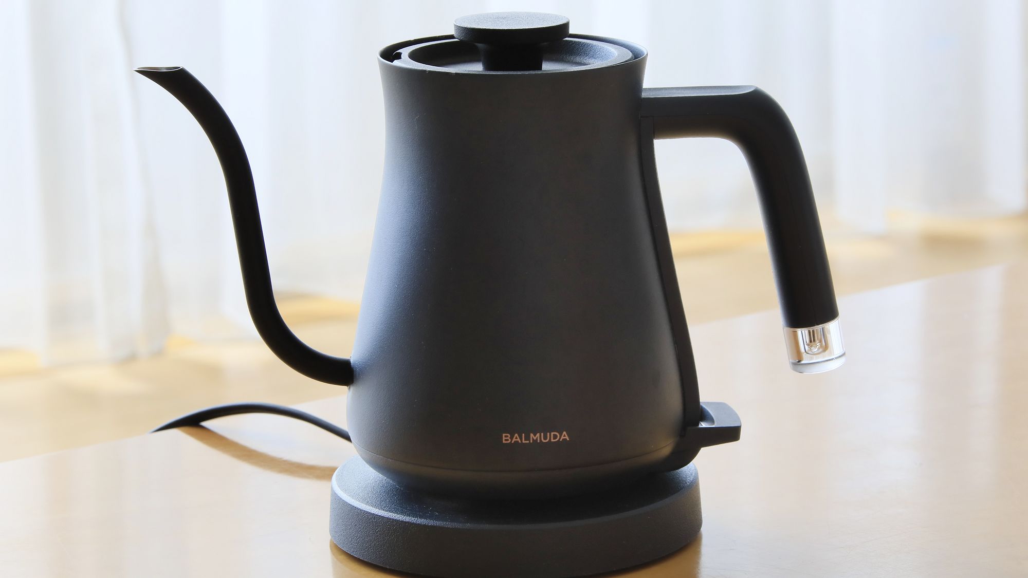 バルミューダ製の電気ケトル