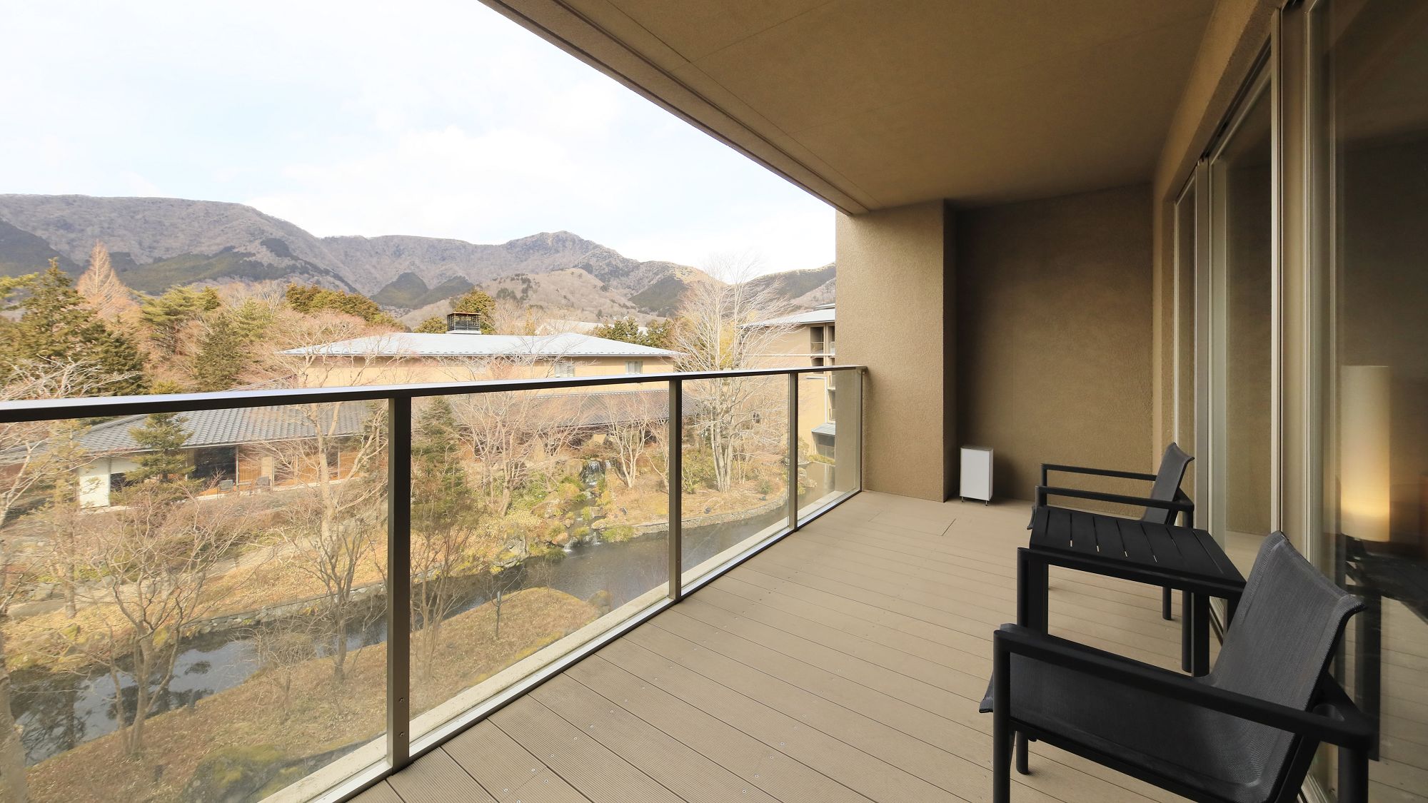 【客室温泉付き・デラックスガーデンビュー】客室から四季移ろう景色をお楽しみいただけます。