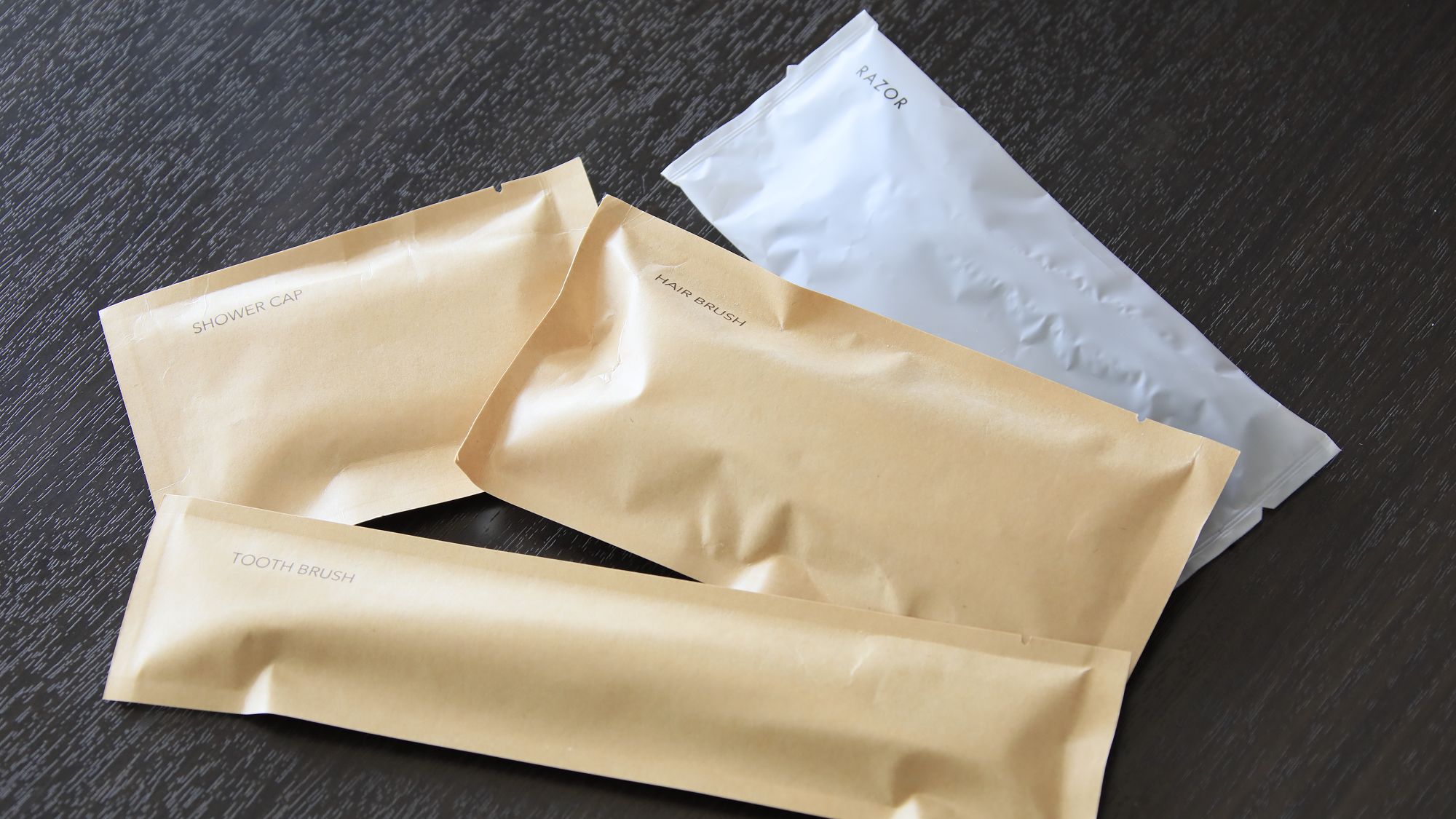 歯ブラシやヘアブラシ等のアメニティ