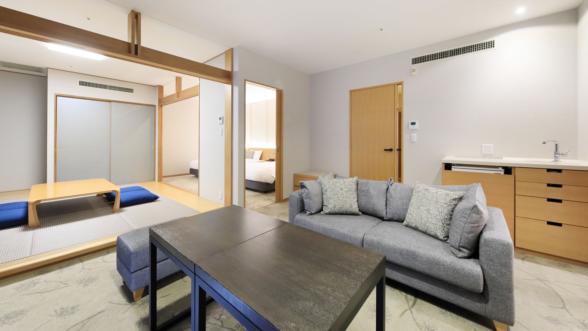 【客室温泉付き・エグゼクティブ和洋】靴を履いたままご利用いただける洋タイプのお部屋