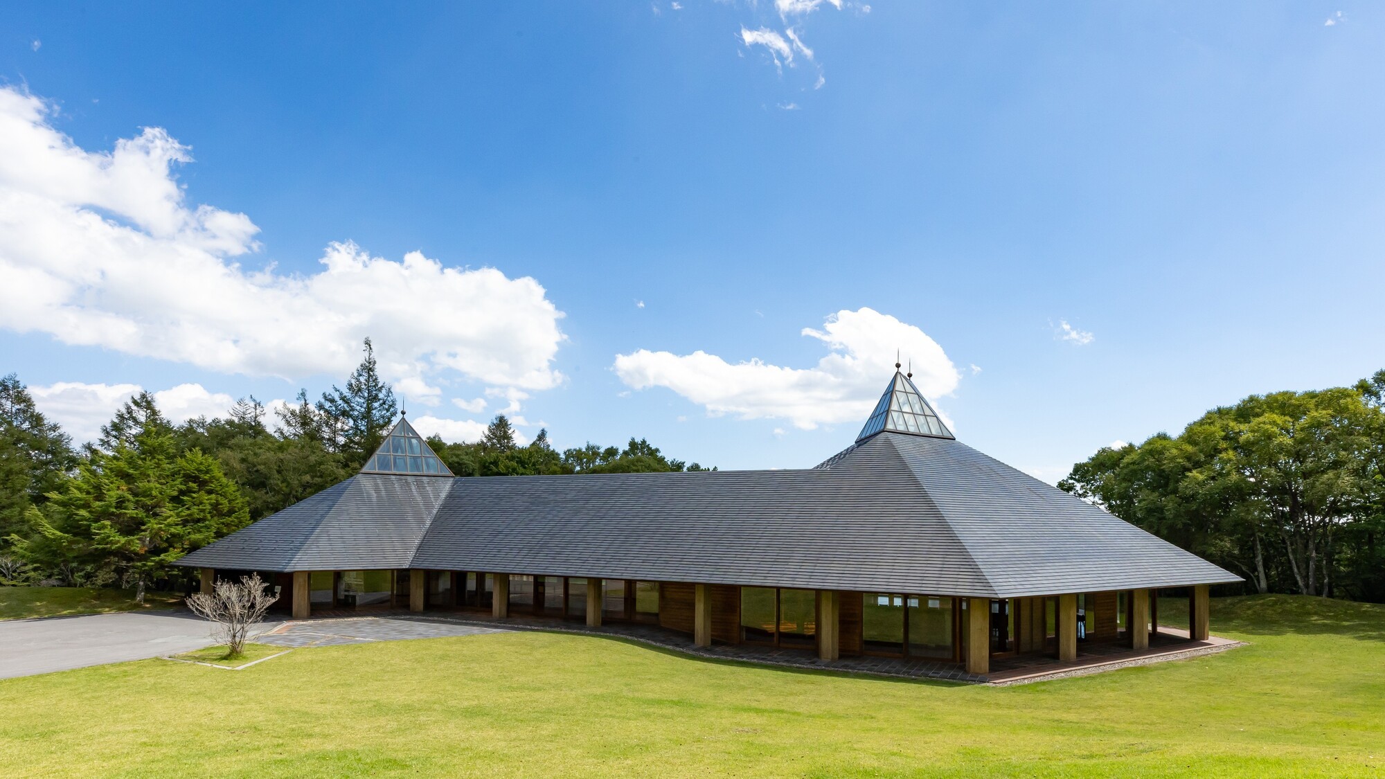 【八ヶ岳高原音楽堂】