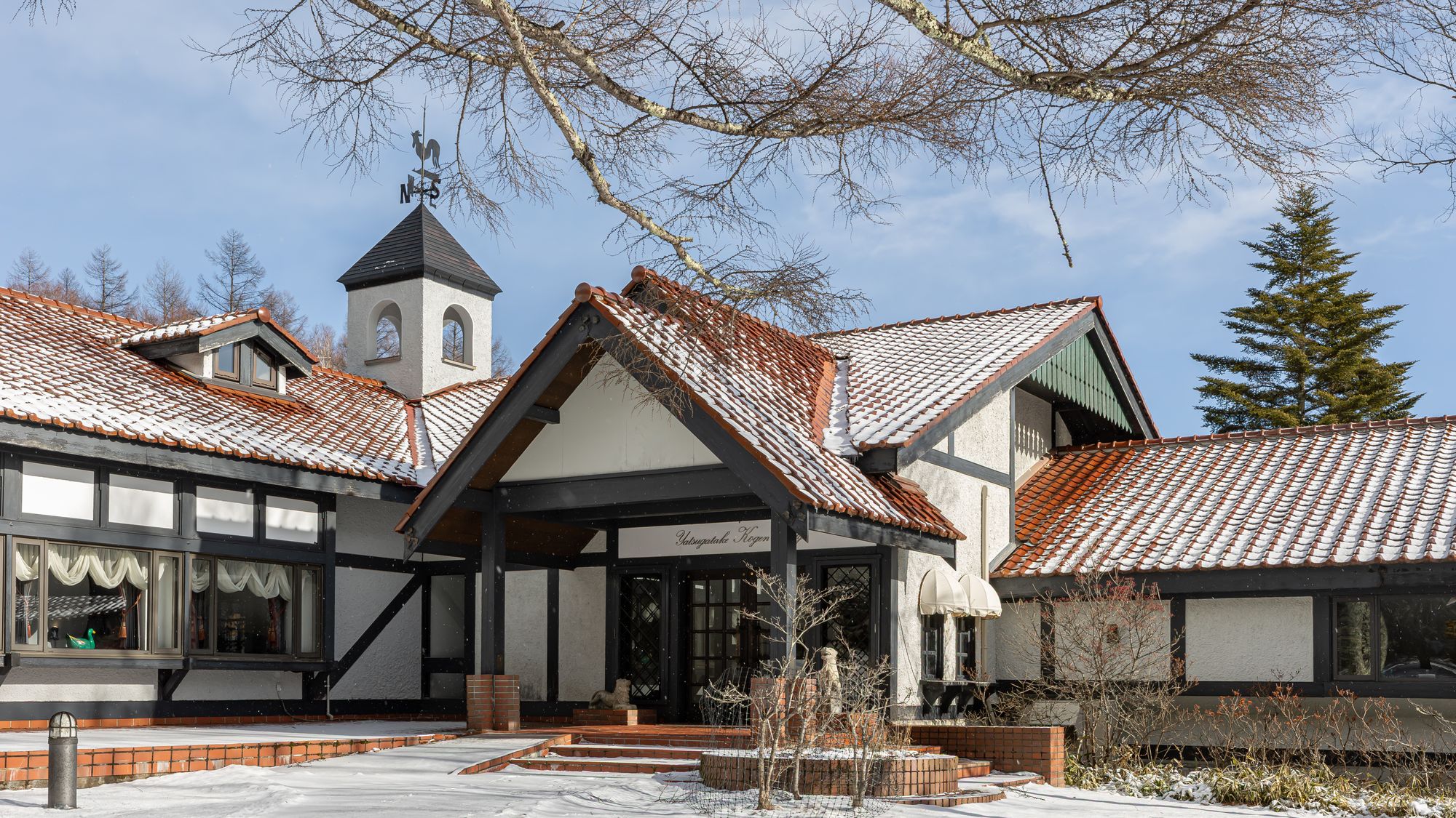 ホテル外観 (冬)