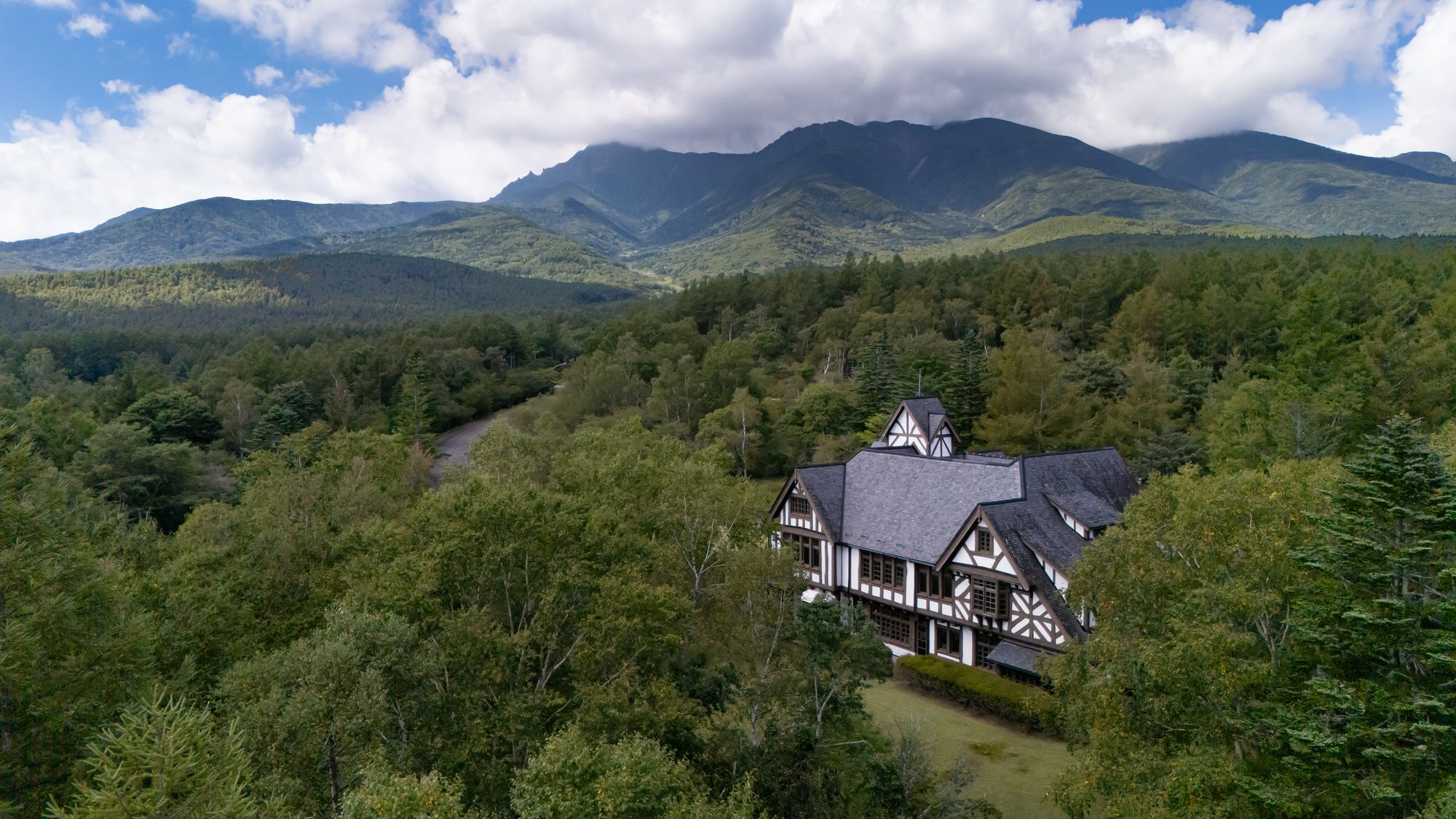 【八ヶ岳高原ヒュッテ】