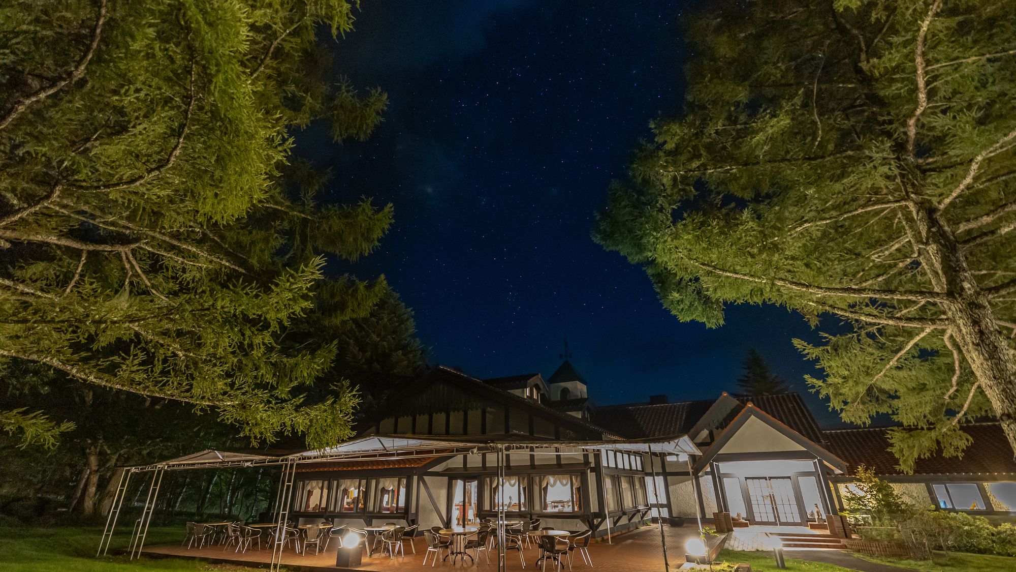 ホテル（レストラン）外観（夜）