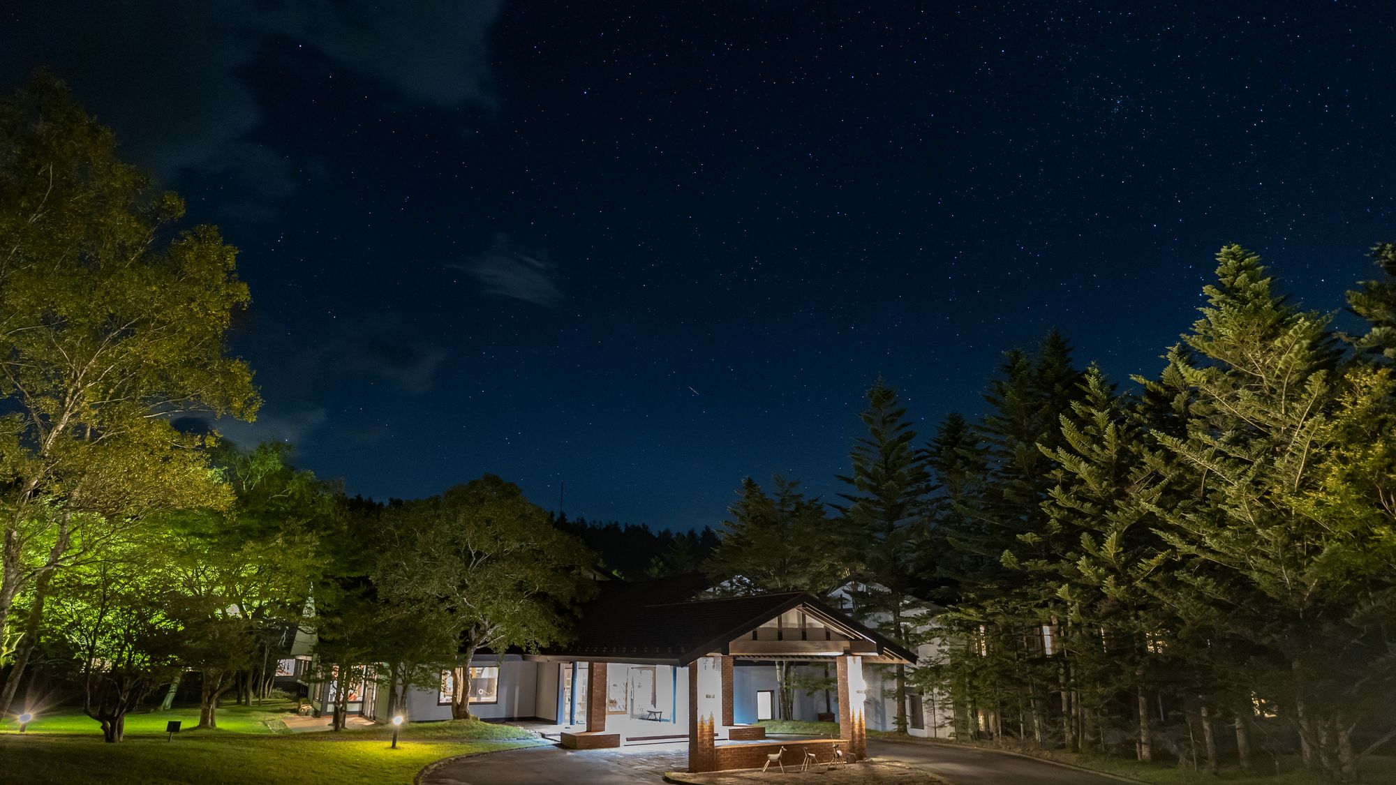 ホテル外観(エントランス)