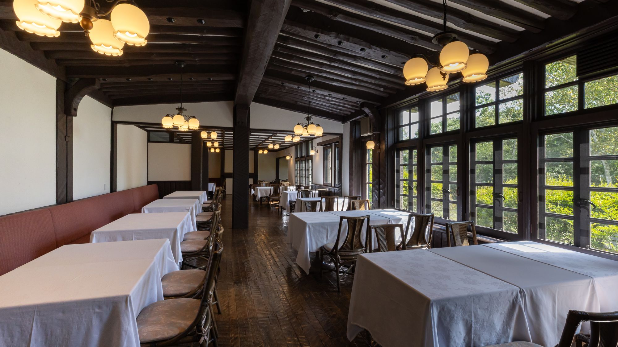 【八ヶ岳高原ヒュッテ】レストラン「アルペンローズ」