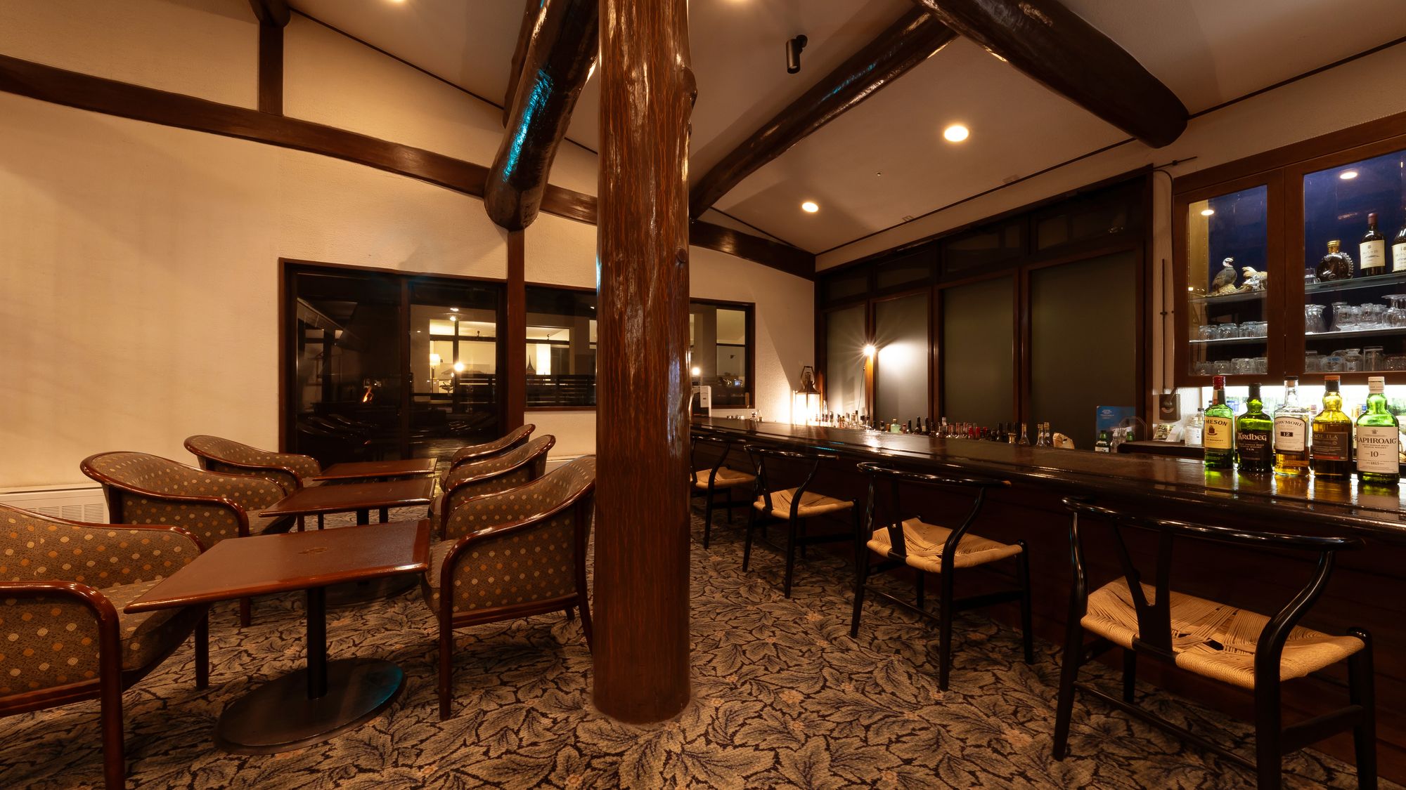 バーラウンジ「ラ・シュミネ」