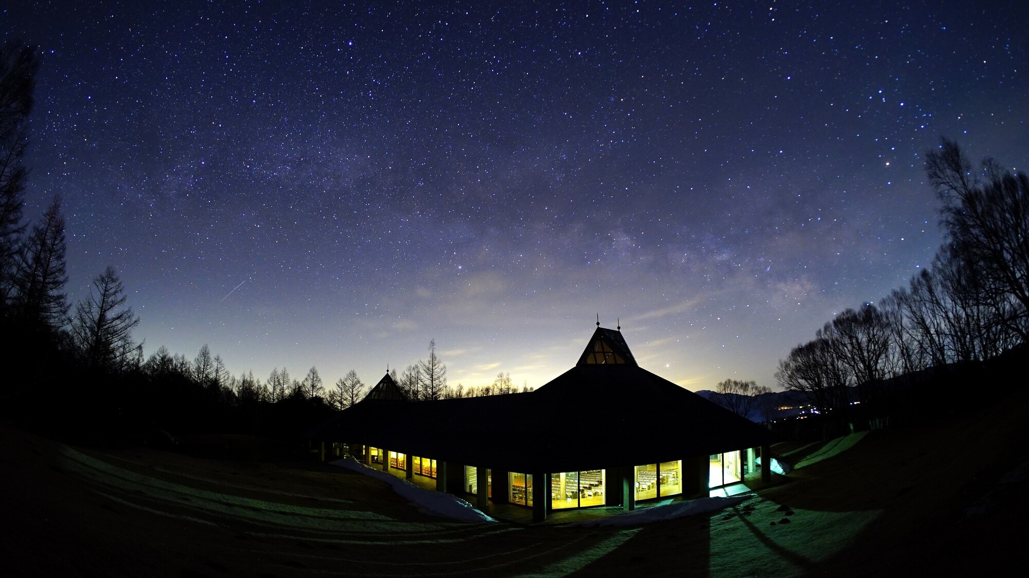 【八ヶ岳高原音楽堂】