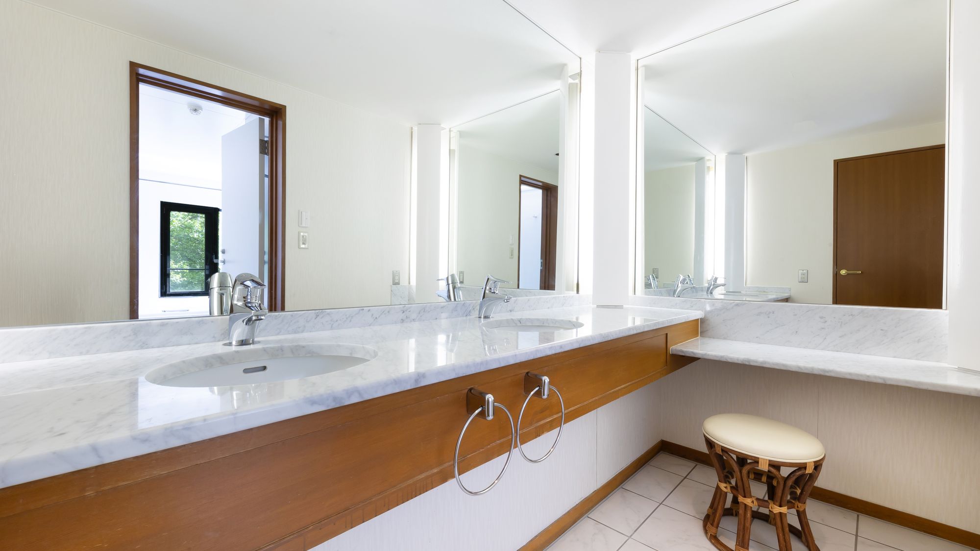 【中央館】スイートルーム  バスルーム