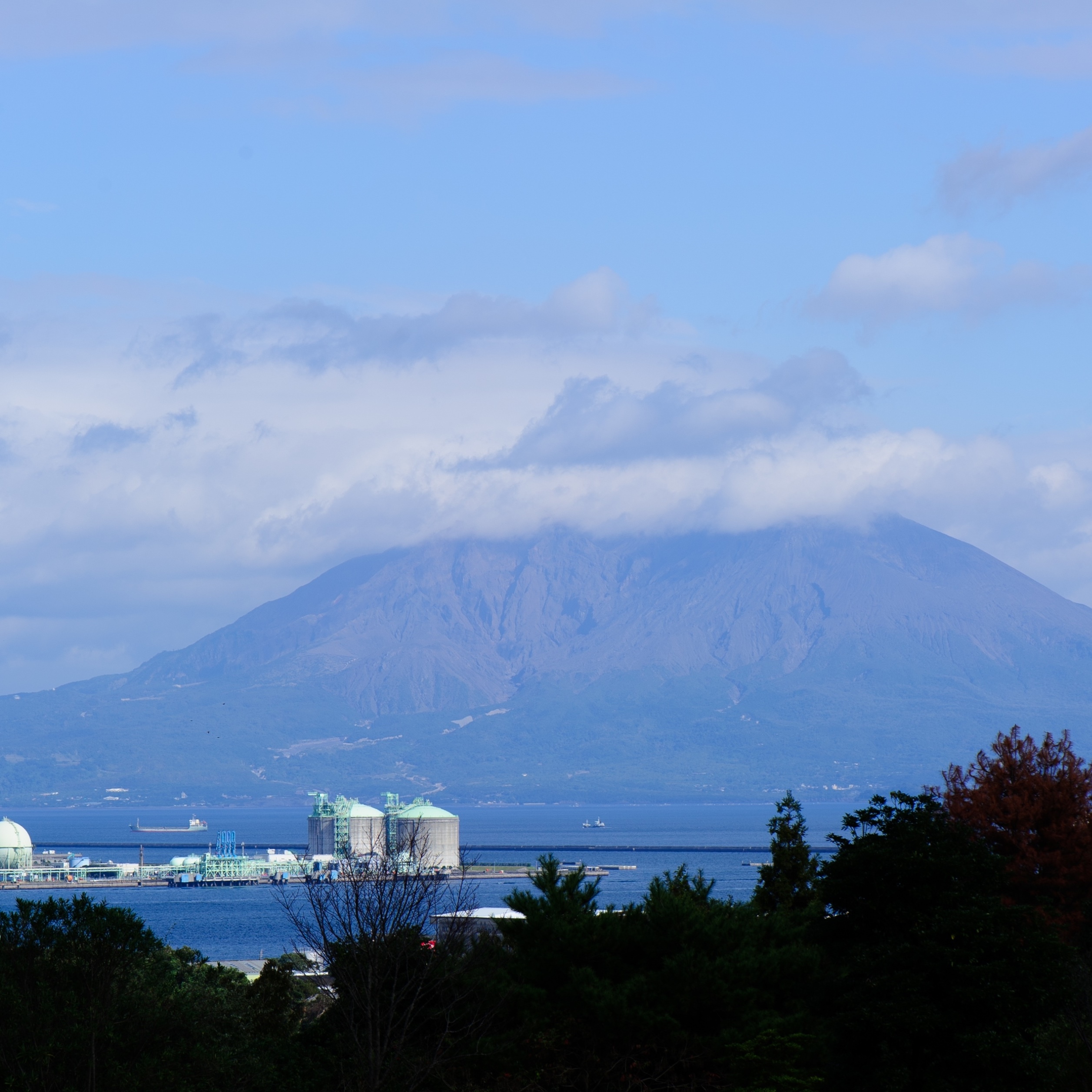 ◆桜島◆　桜島溶岩なぎさ公園には全長約100mの足湯あり！