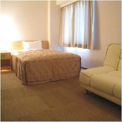 Kamar yang dapat diakses kursi roda Ukuran tempat tidur: 123cm & kali; 195cm & tempat tidur sofa