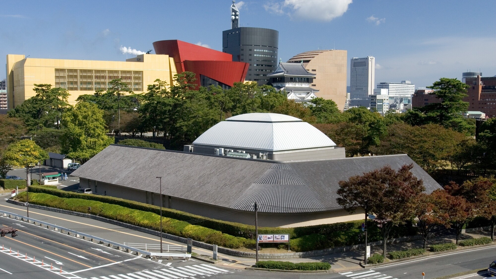 【松本清張記念館】　ホテルから車で約12分