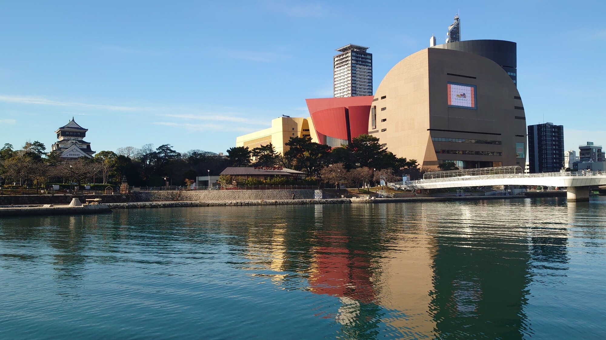 【リバーウォーク北九州】　ホテルから車で約13分