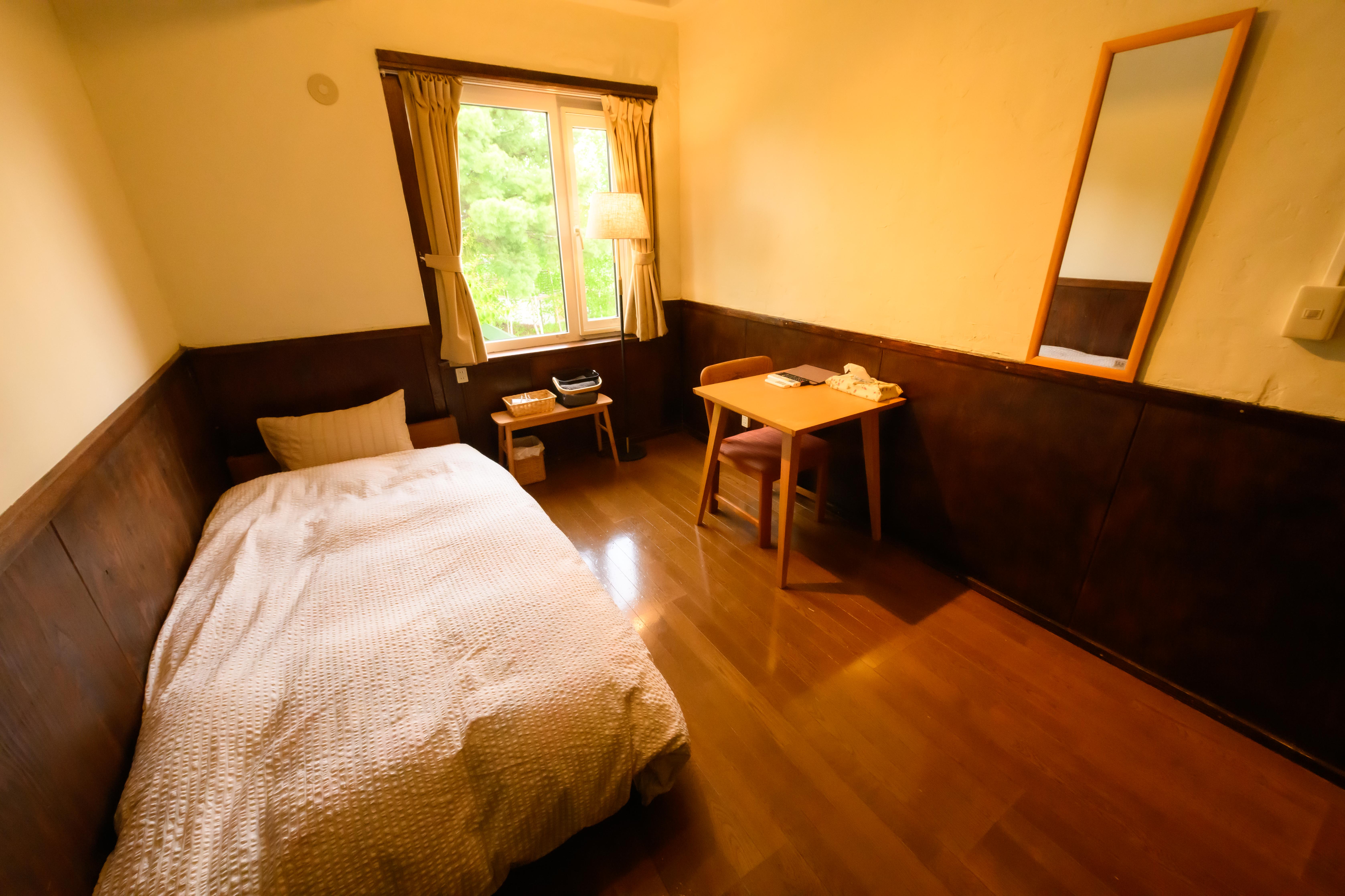 吹き抜けシングルルーム