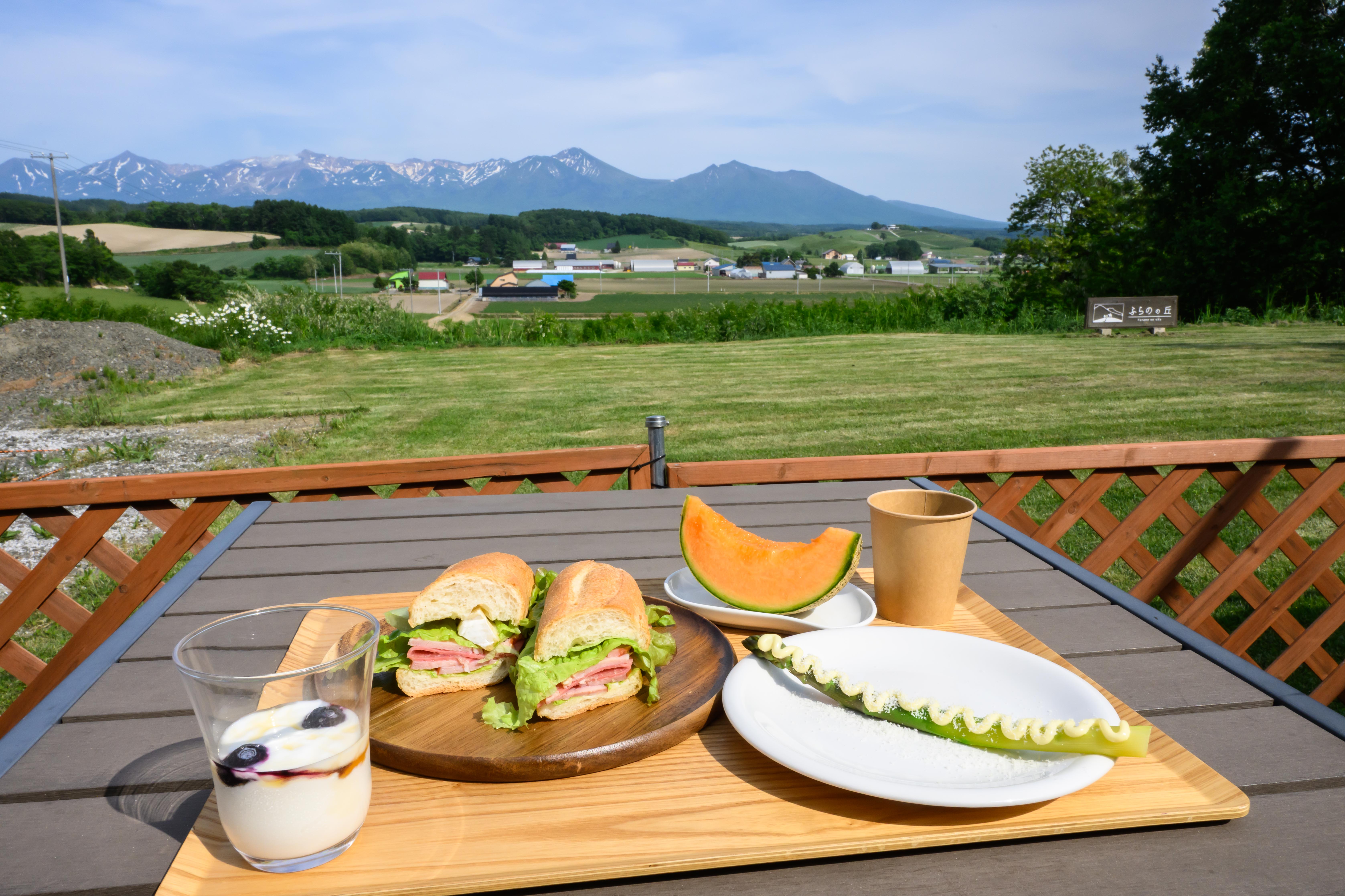 朝食　テラス①